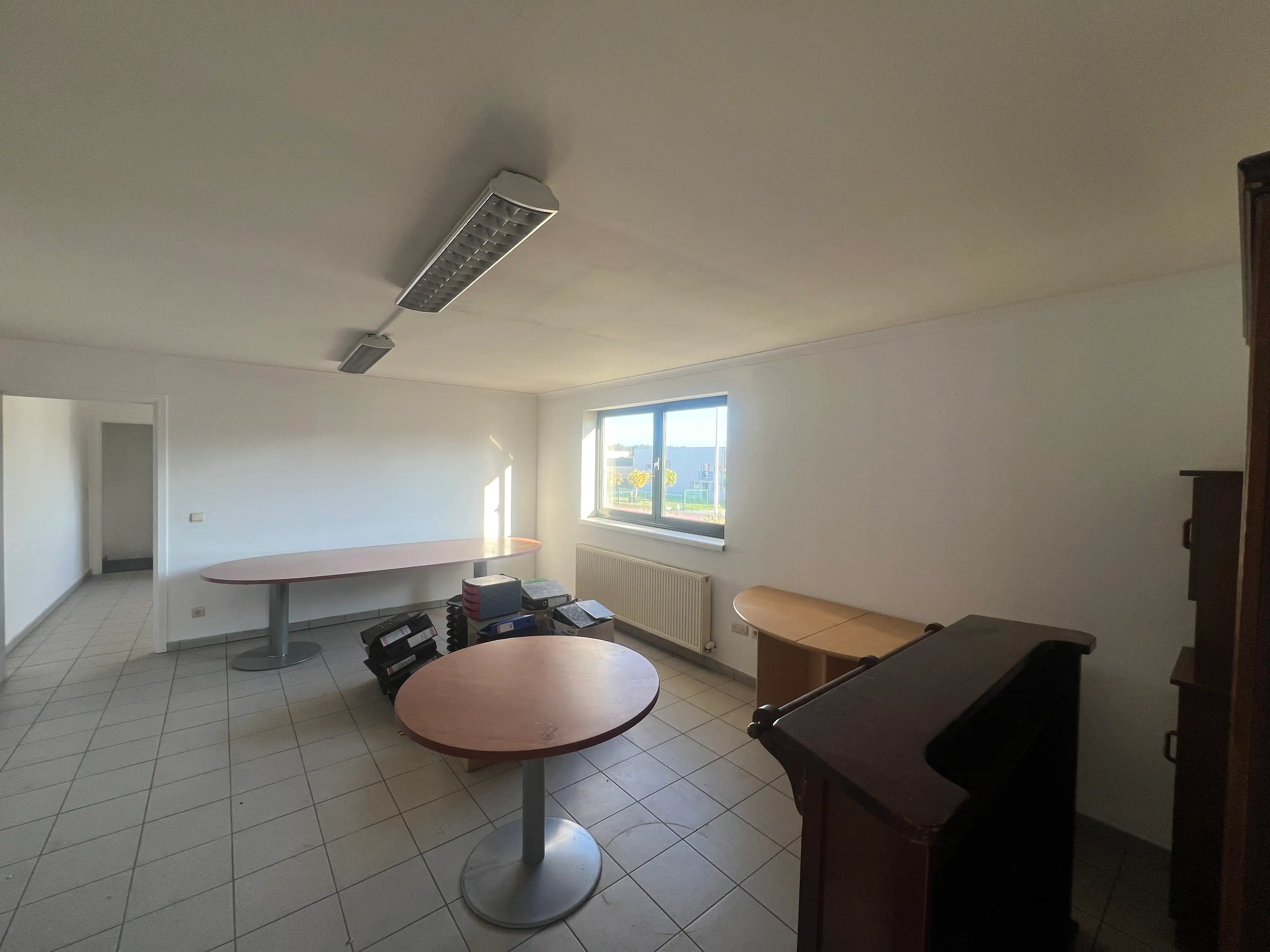 Bedrijfsgebouw te koop in Oudsbergen met buitenopslag foto 11