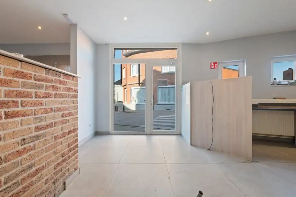 RUIM HANDELSPAND MET WOONST OP TOPLOCATIE IN ZOUTLEEUW foto 2