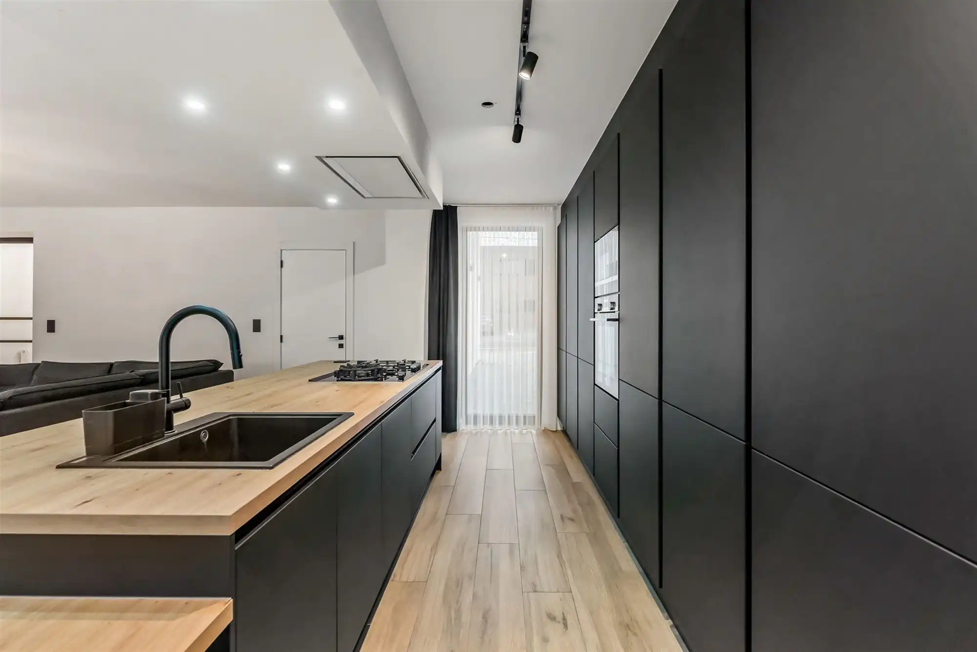 UITERST KNAP GERENOVEERDE WONING MET 3-4 SLAAPKAMERS OP EEN PERCEEL VAN 12A48CA TE BEVERLO foto 9