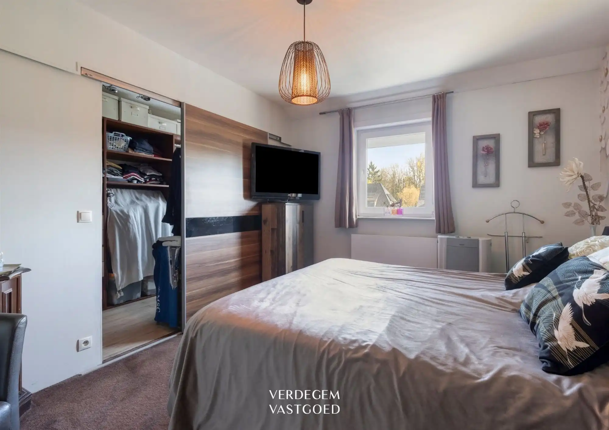 Knappe gezinswoning met 3 slaapkamers, zonnige tuin en achterliggende weilanden foto 11