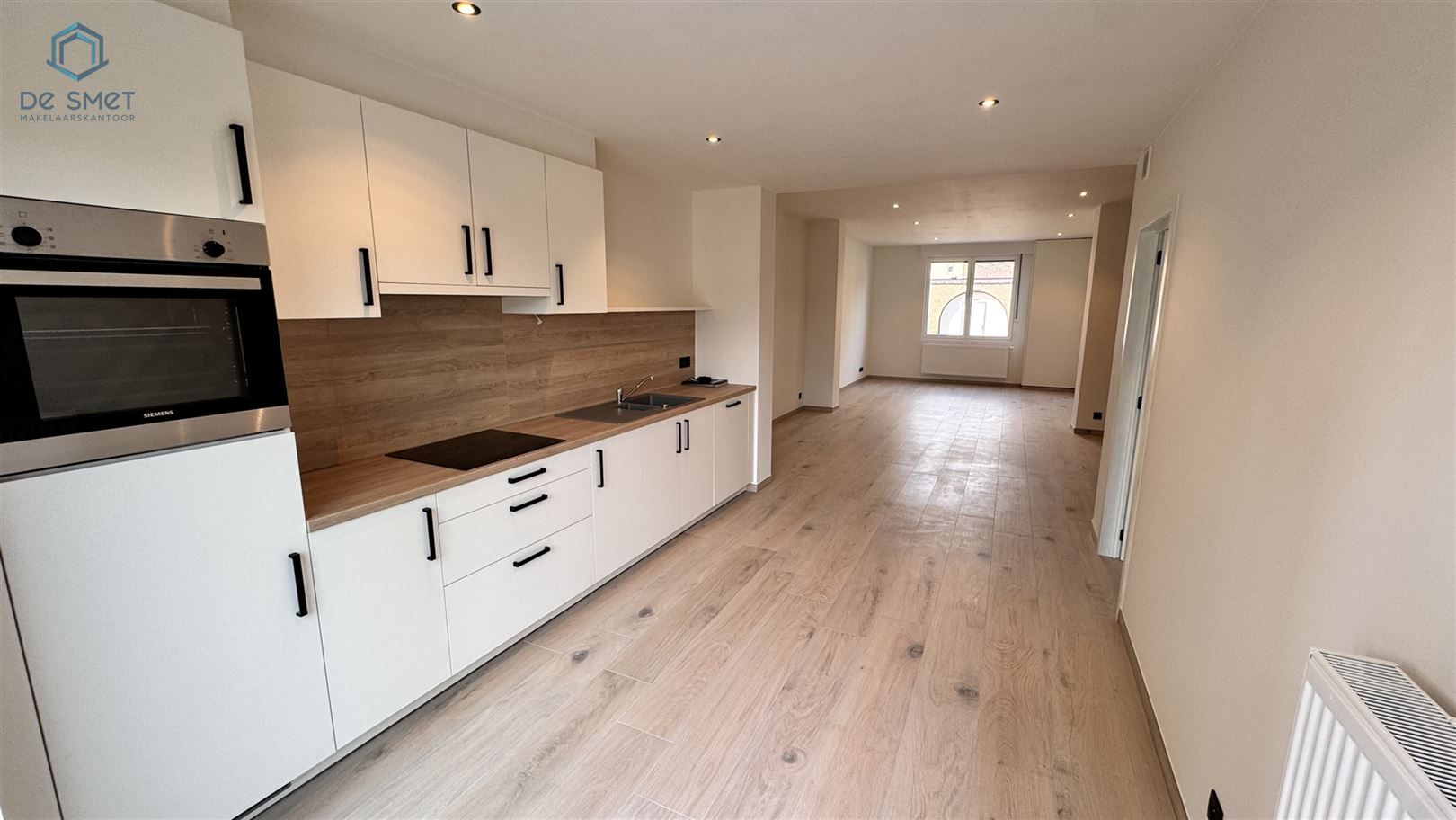 GERENOVEERDE WONING MET 3 SLP EN TUINTJE TE ZANDBERGEN foto {{pictureIndex}}