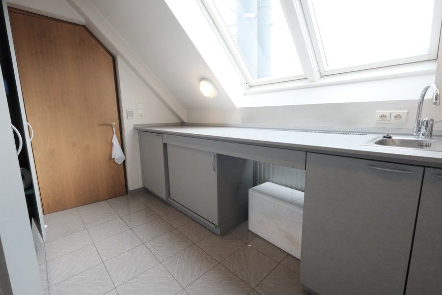 Penthouse midden in het centrum van Hasselt met 2 slaapkamers en een dubbele garage foto 14