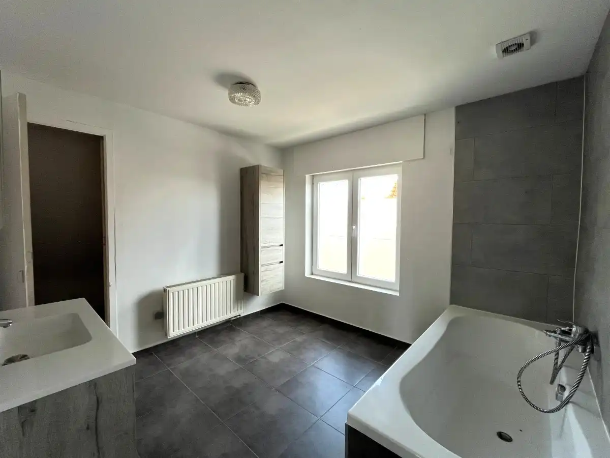 Ledegem – Instapklare gezinswoning met loods van 378 m² foto 9