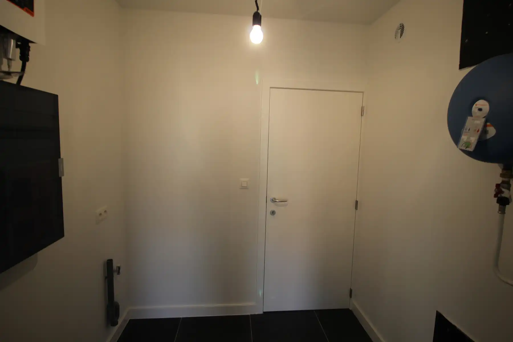 Energiezuinige nieuwbouwwoning met 3 slaapkamers, terras, 2 ondergrondse autostaanplaatsen en kelderberging. foto 6