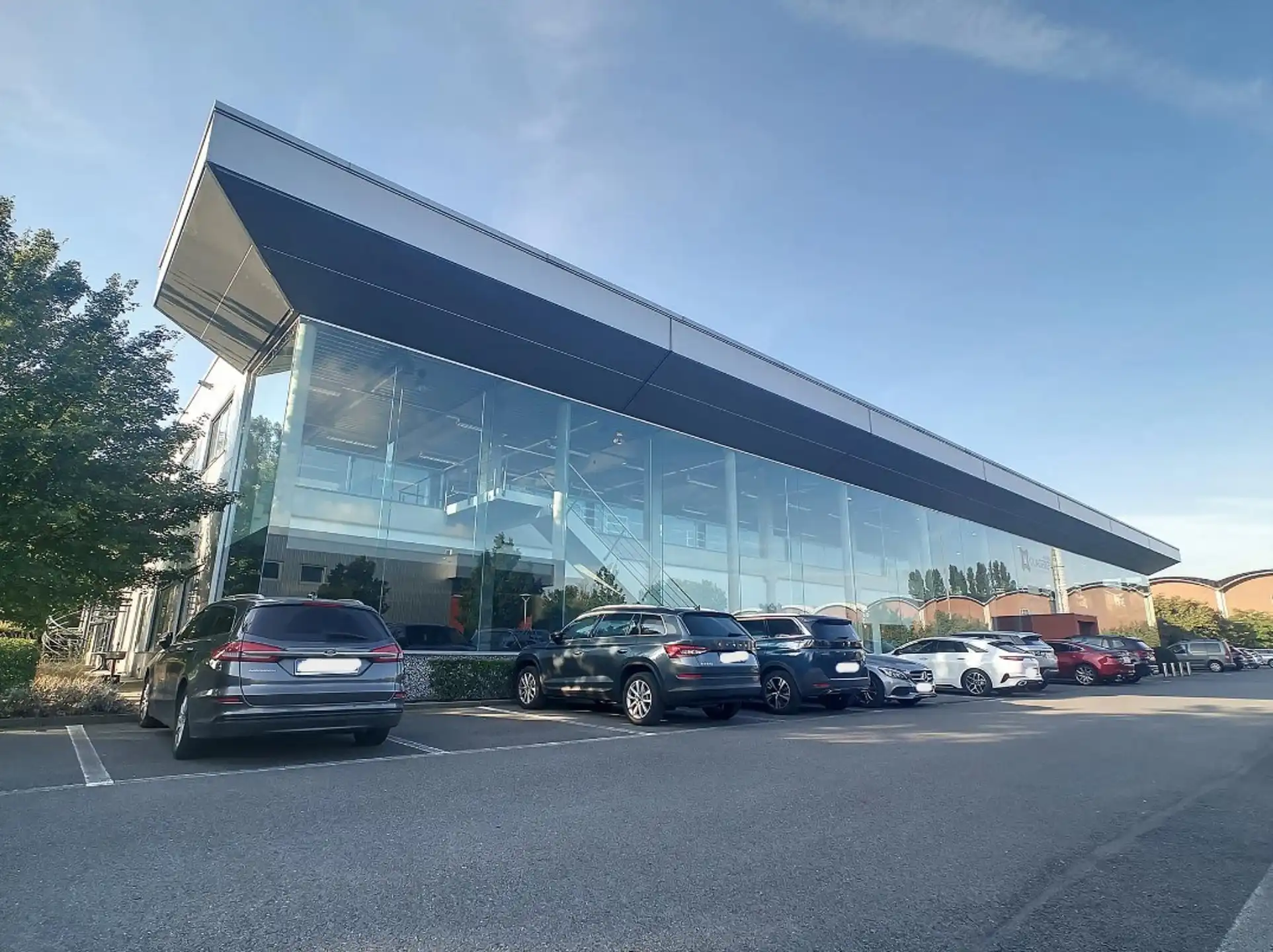 Moderne kantoorruimten te huur op Linkeroever te Antwerpen foto {{pictureIndex}}