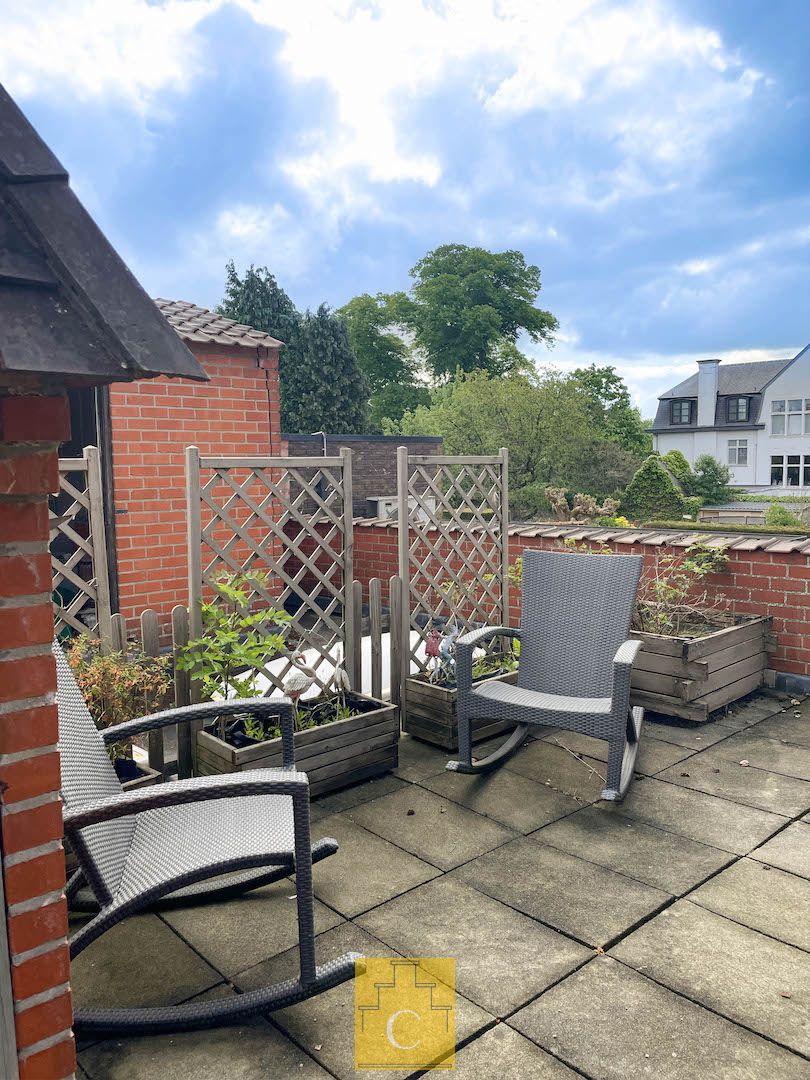 Ruim handelspand met duplexwoonst in het centrum van Loppem foto 2