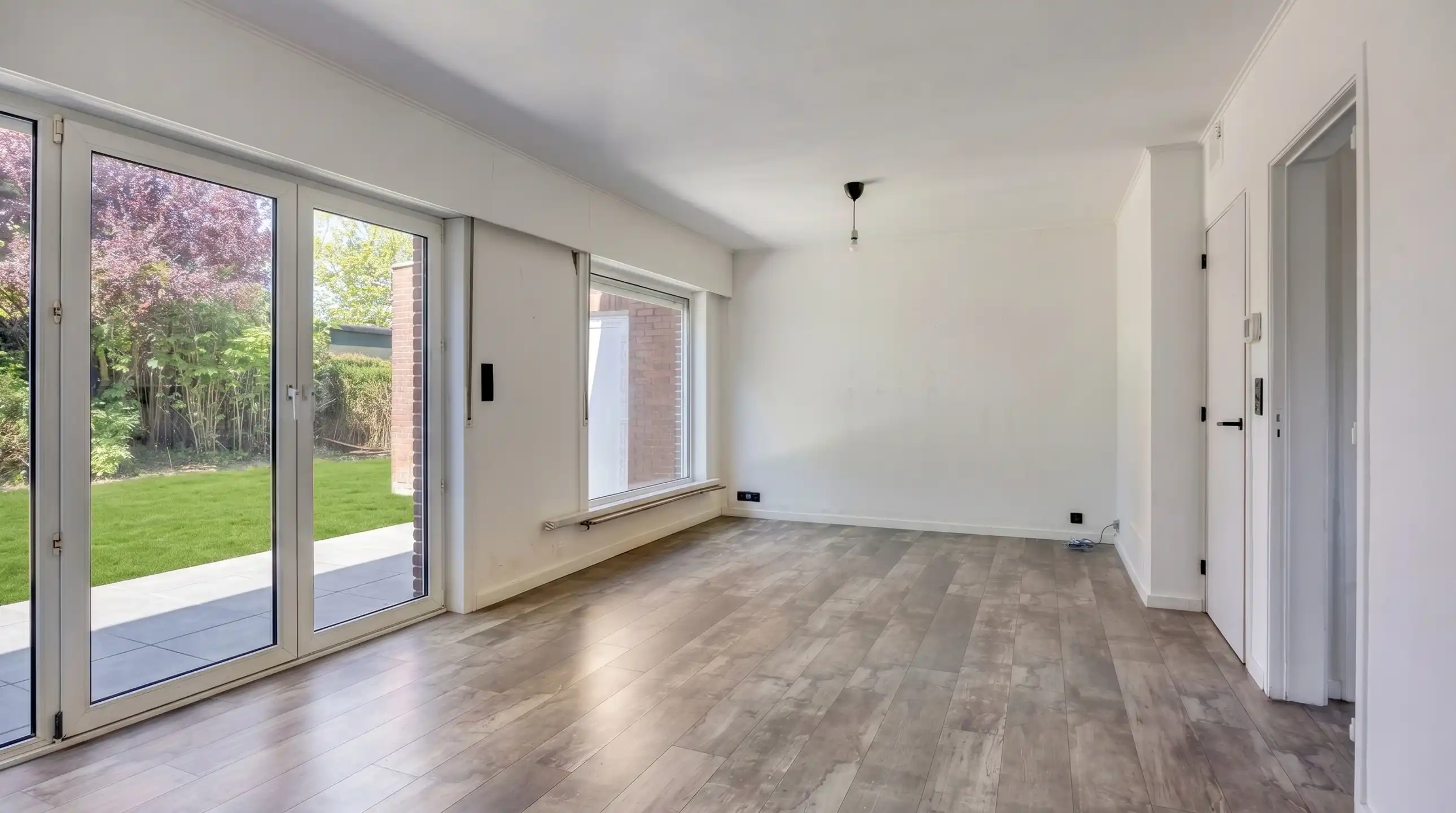 Instapklare 3-gevelwoning met garage. foto 3