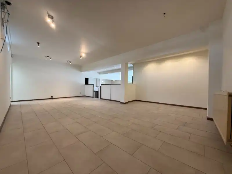 Te huur – polyvalent handelspand in het centrum van Houthalen foto 7