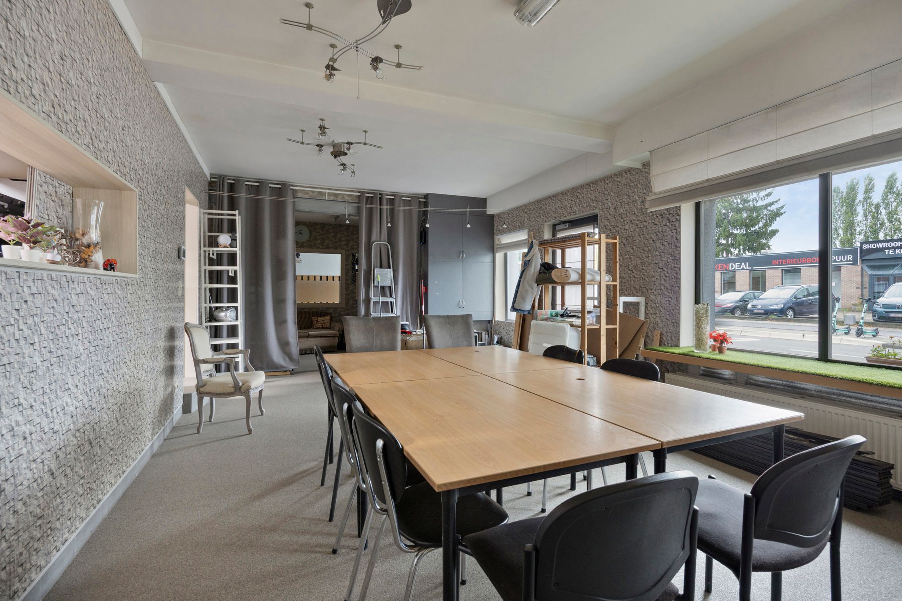 Zeer goed gelegen handelshuis + bovengelegen woonst en 2 kamers foto 2