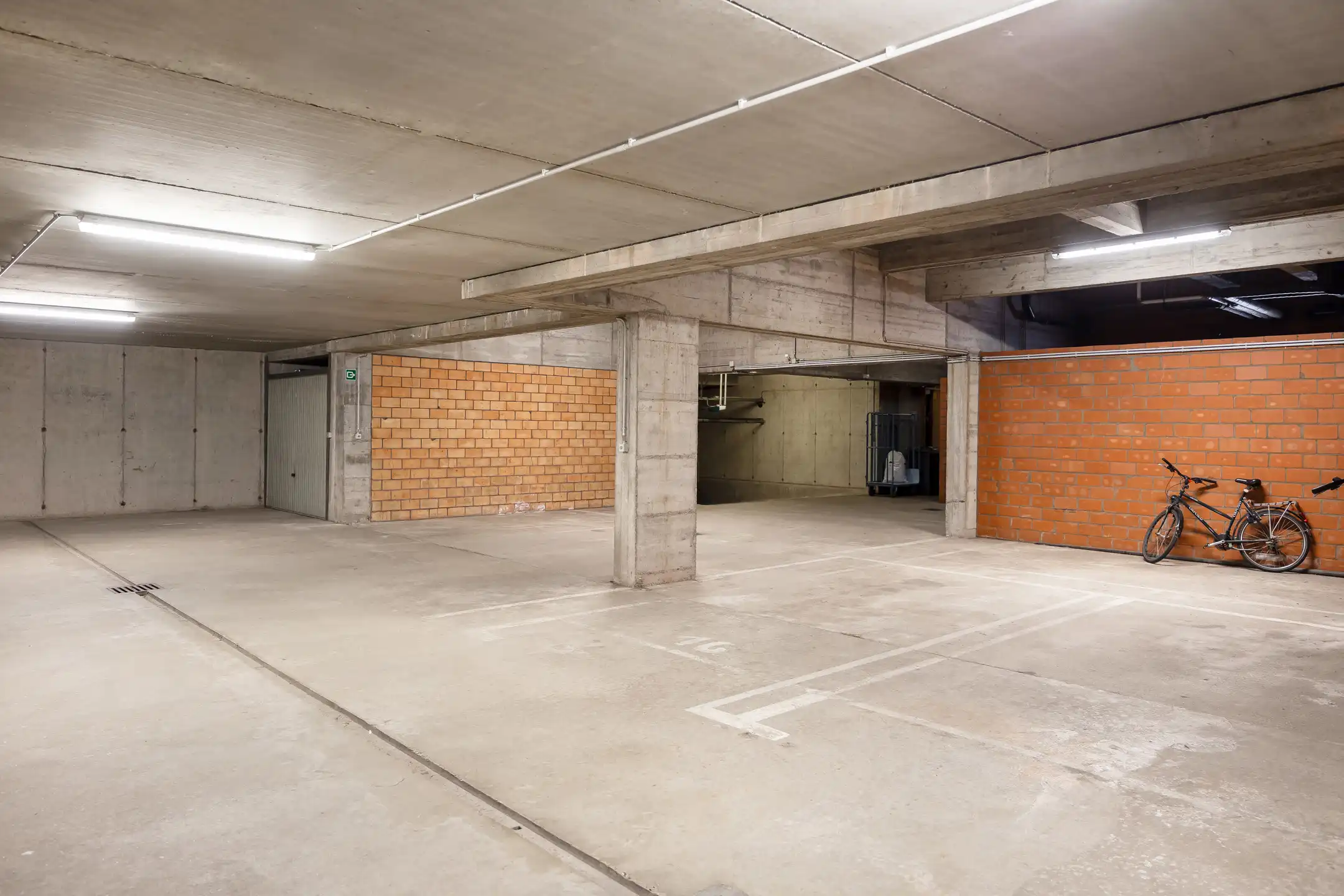 Luxueus gerenoveerd hoekdakappartement met frontaal zeezicht foto 39