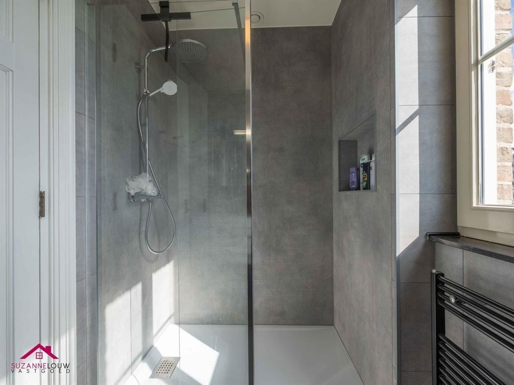 Landelijke villawoning met dubbele vrijstaande garage foto 45