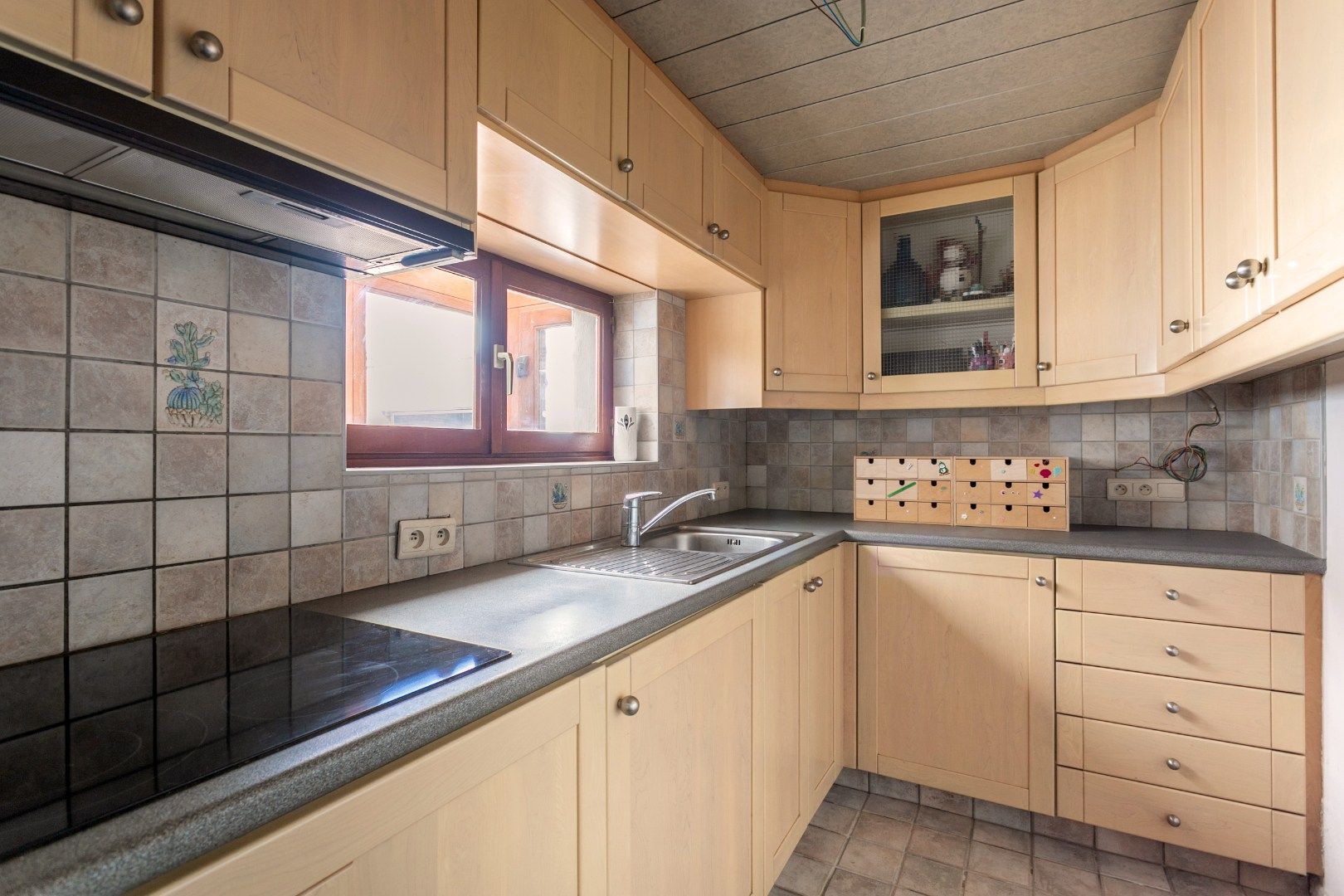 Instapklare woning met 5 slaapkamers en tuin te Lembeek foto 7