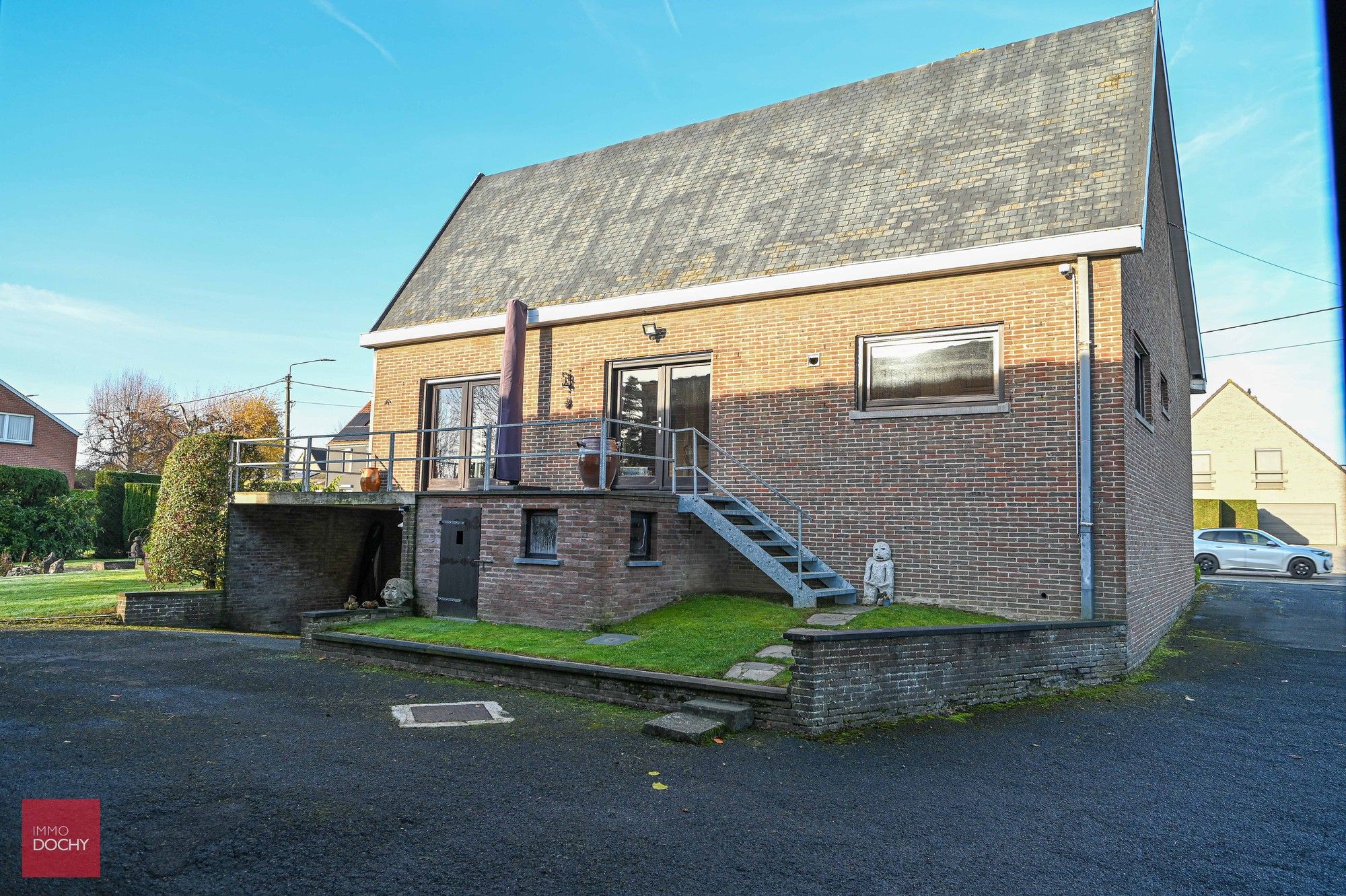 Alleenstaande woning met ruim magazijn (575m²) foto 9