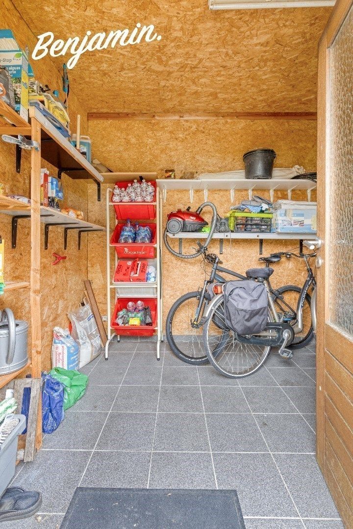 Kwalitatief gerenoveerde rijwoning met tuin, 3 slaapkamers en 2 badkamers op toplocatie in Menen foto 12