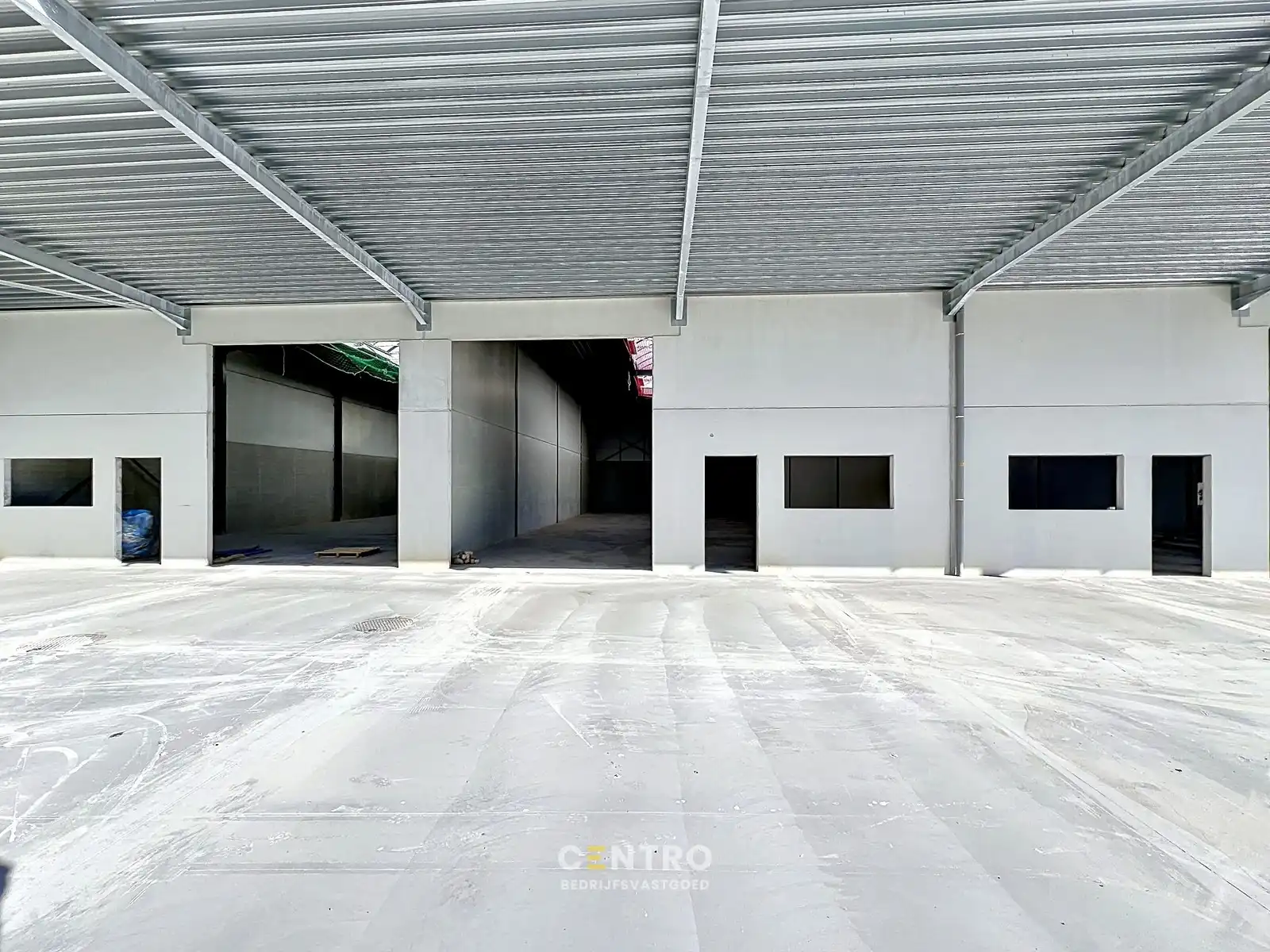 Nieuwbouw KMO-units van 220m² TE HUUR (VH van 7m, 2 parkings, aparte loopdeur en raam), te Kerkhove (Avelgem). foto 7