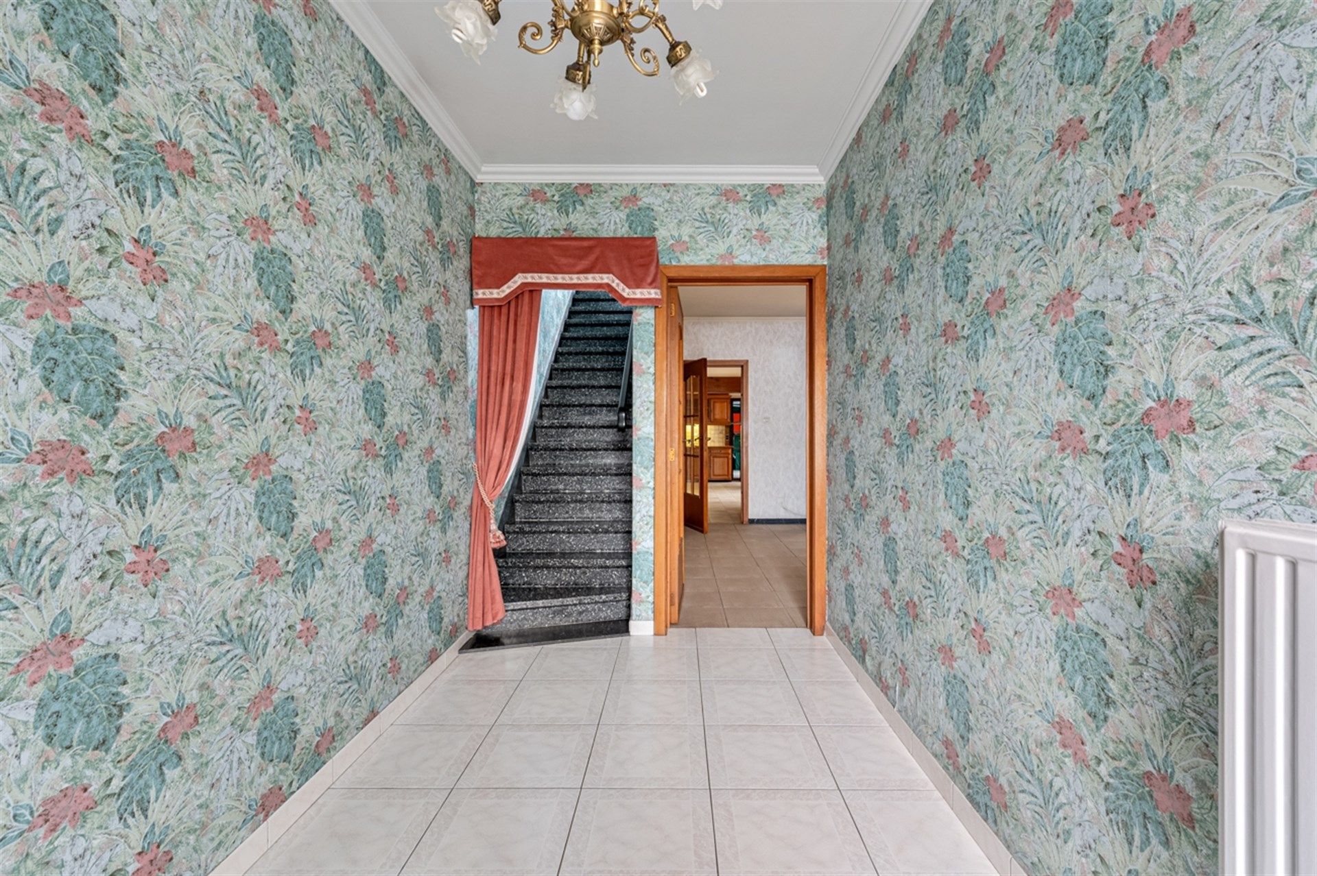 Goed onderhouden gezinswoning met 4 mogelijke slaapkamers op een perceel van 921m² foto 5