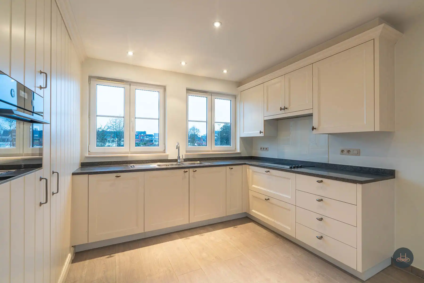 Zeer ruim triplex-appartement met 3 slaapkamers foto 9