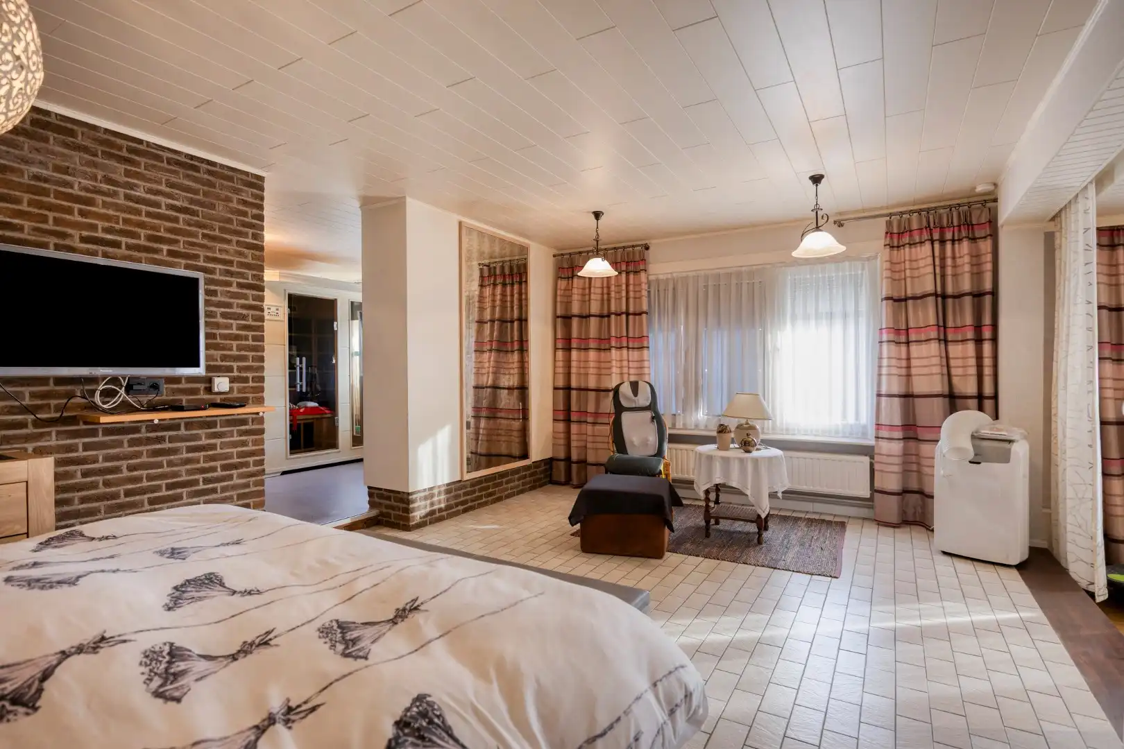 Ruim ingedeelde woning met o.a. 4 slpks op een rustig gelegen perceel van 1.069 m². foto 14