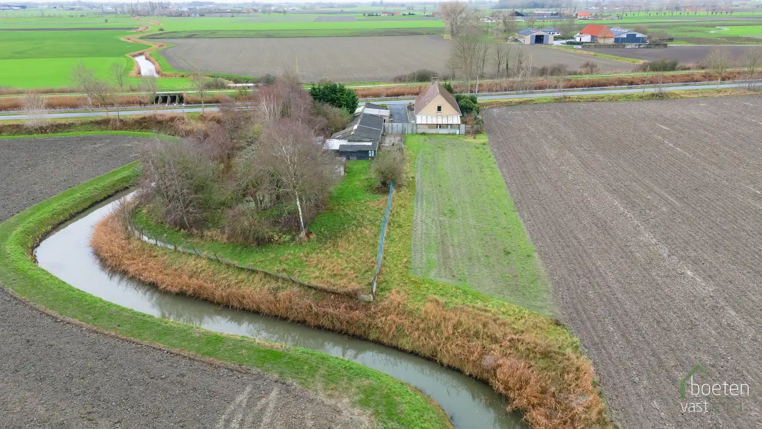 Steenkerke: Prachtig gelegen landhuis langs de Lo-vaart tussen Veurne en Alveringem op 38a 90ca grondopp. foto 24