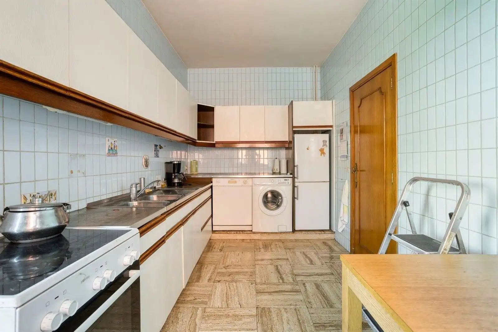 Te renoveren gezinswoning  (371 m²) met 5 slaapkamers op een perceel van 10a66ca te Huizingen foto 8