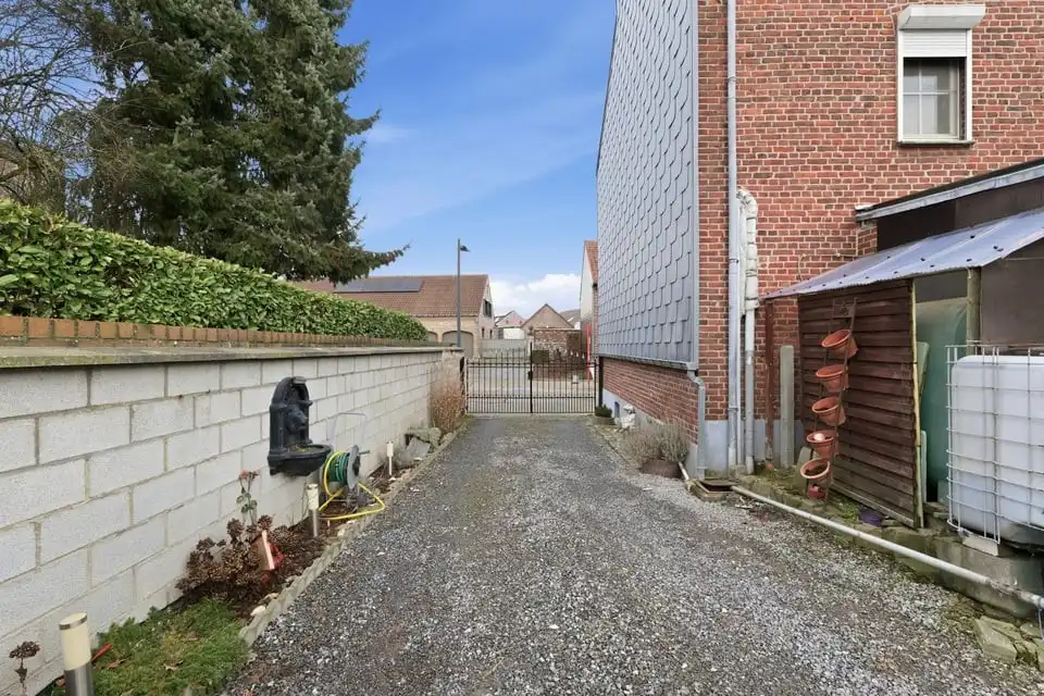 RUIM TE RENOVEREN PAND MET UITZONDERLIJK POTENTIEEL IN RIEMST foto 35