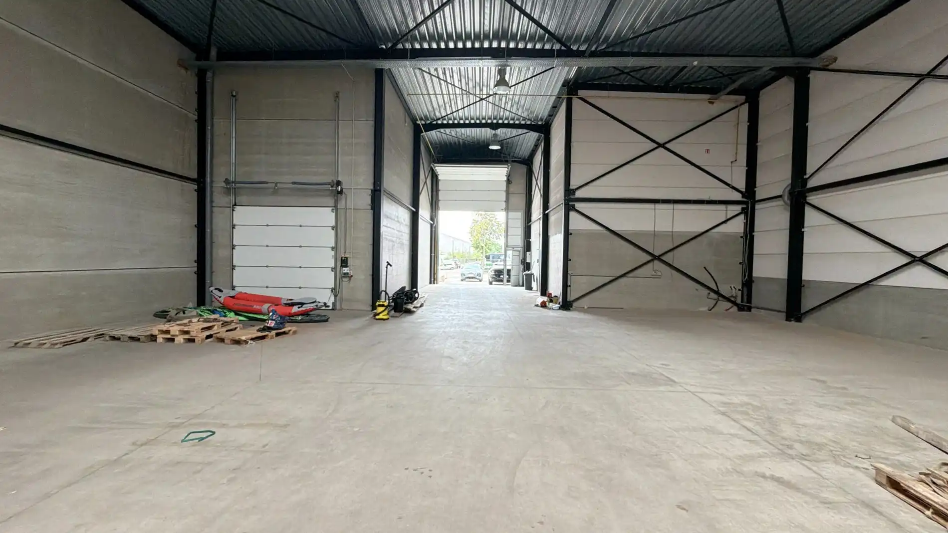 Loods met laadkade en kantoor te huur in Mechelen-Noord I foto 2