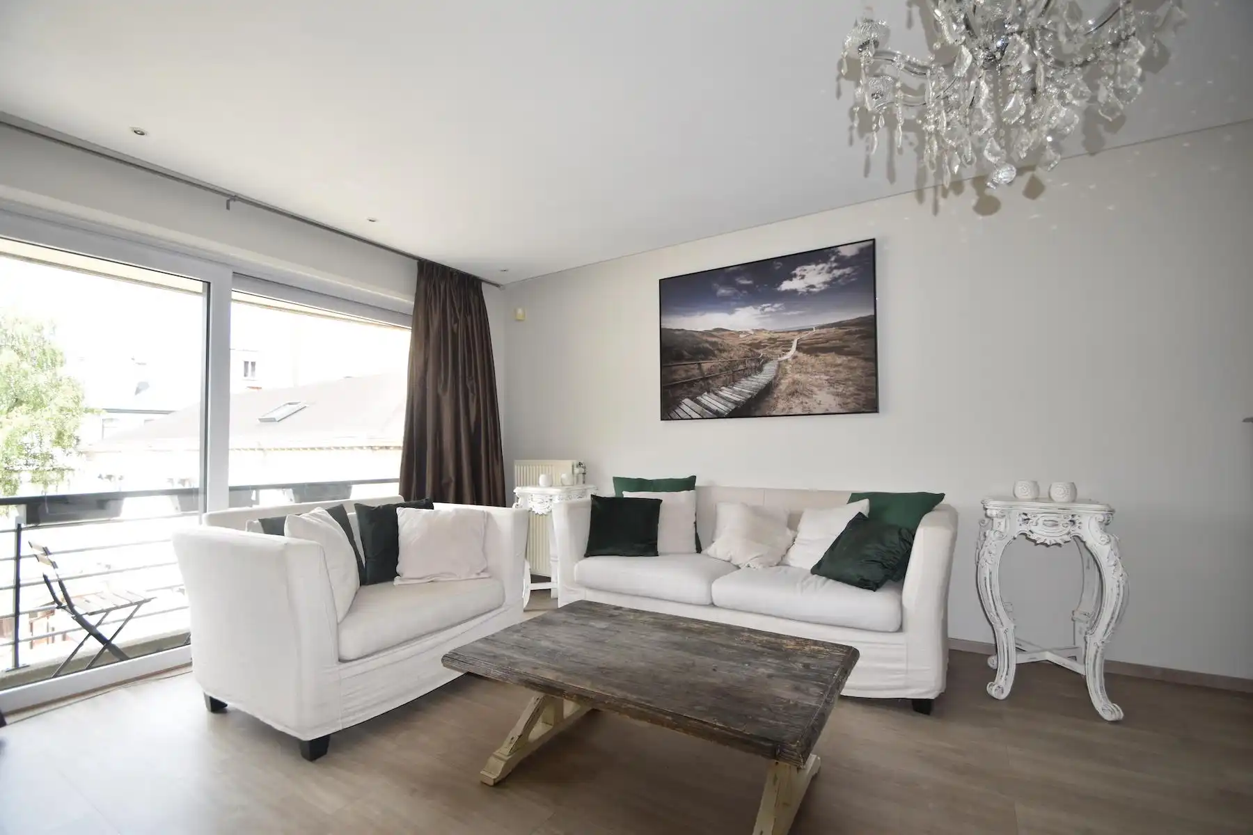 ANTWERPEN - GEMEUBELD appartement nabij Meir en centraal station foto {{pictureIndex}}