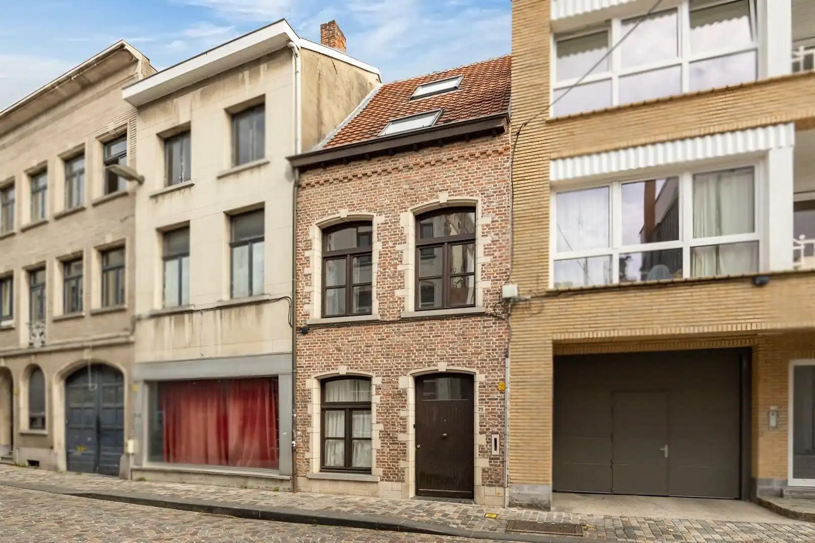 Prachtige rijwoning met veel potentieel! foto {{pictureIndex}}