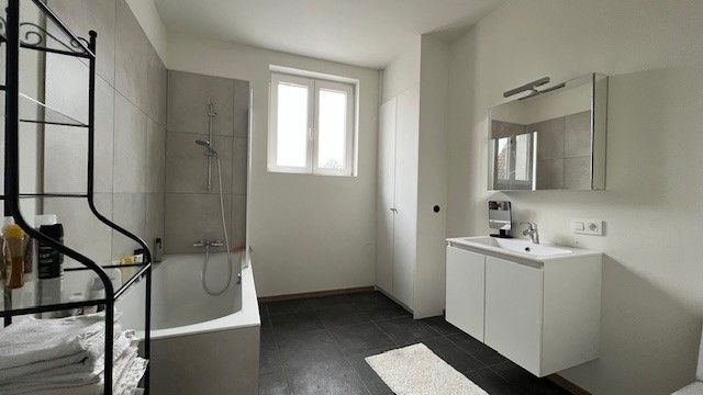 Volledig gerenoveerde woning met 2 slaapkamers en tuin. foto 5