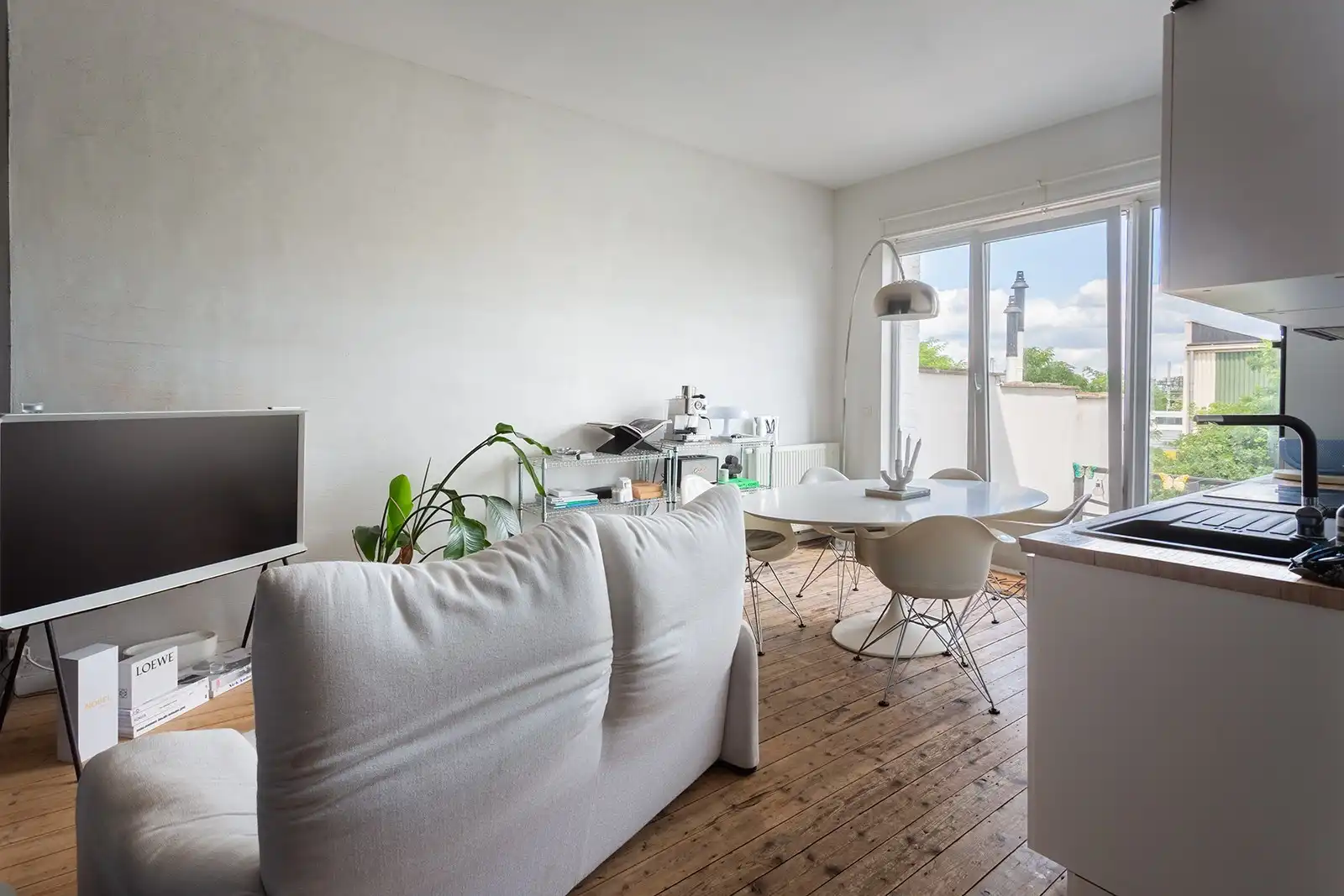 Recent gerenoveerd appartement met terras foto 4