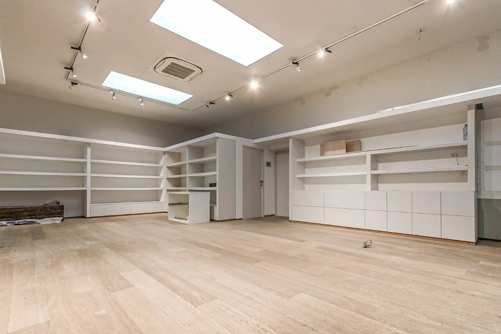 Verhuurd winkel te koop van 471 m² te Zeedijk  678-679 foto 4