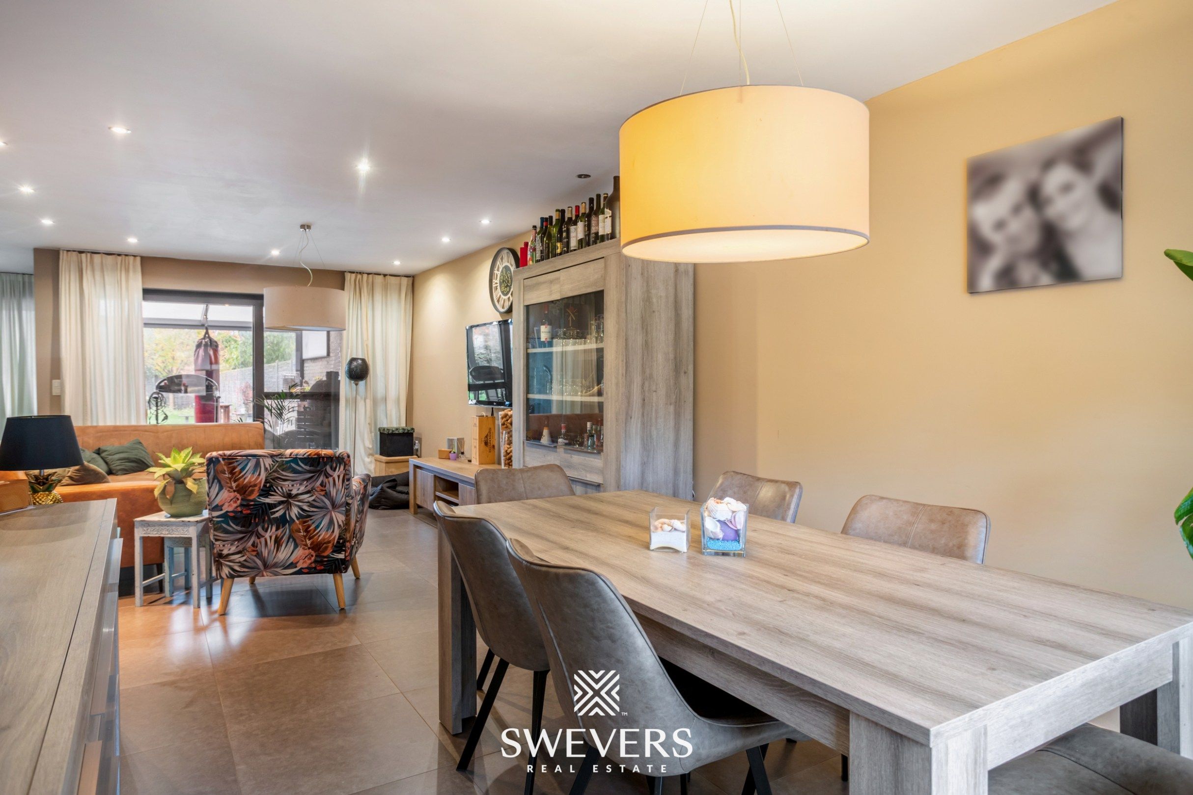 Ruime, instapklare woning met drie slaapkamers en prachtige tuin foto 10