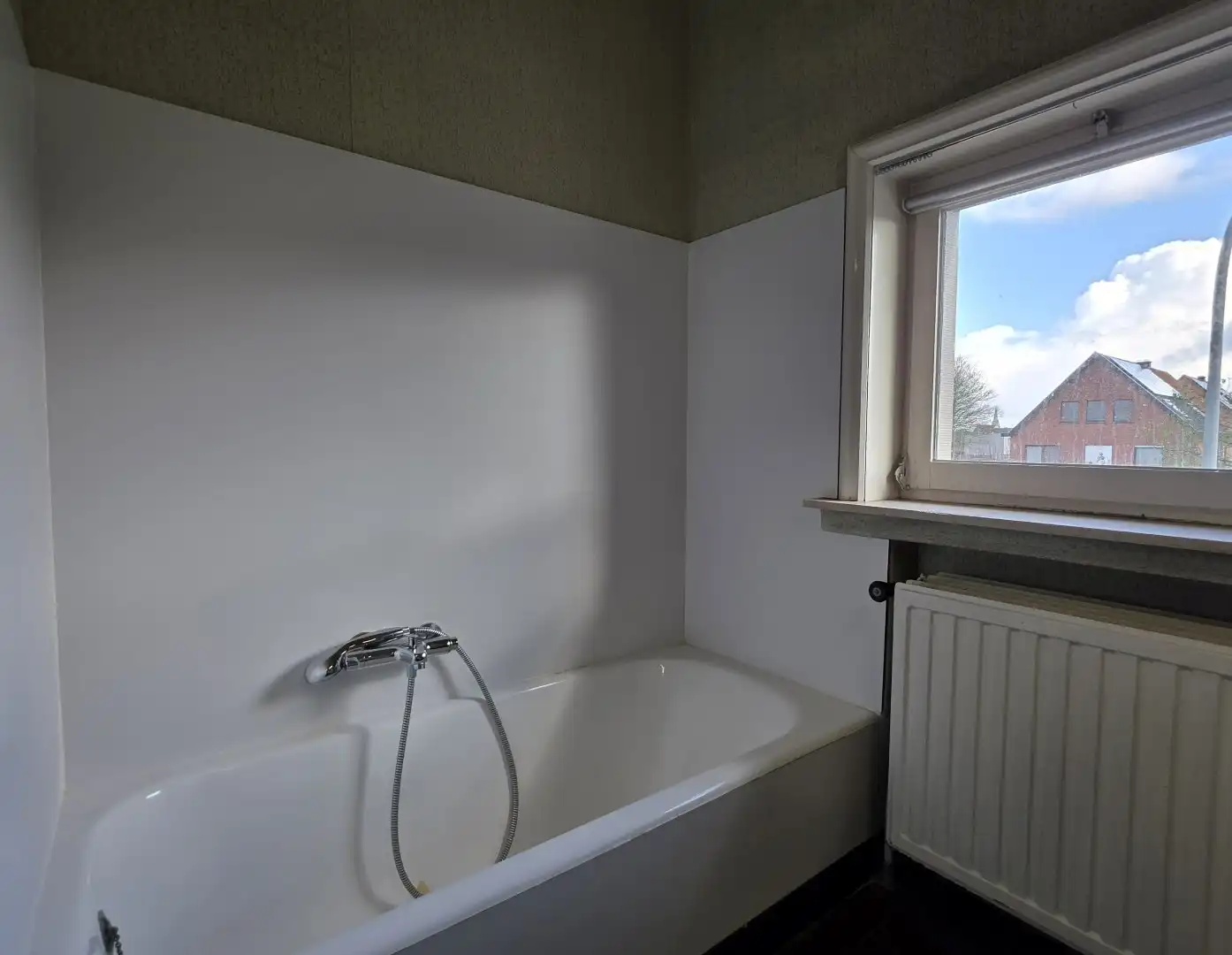 Stevige woning met 3 slaapkamers in doodlopende straat in Kuurne met ruime garage en mooie tuin. foto 18