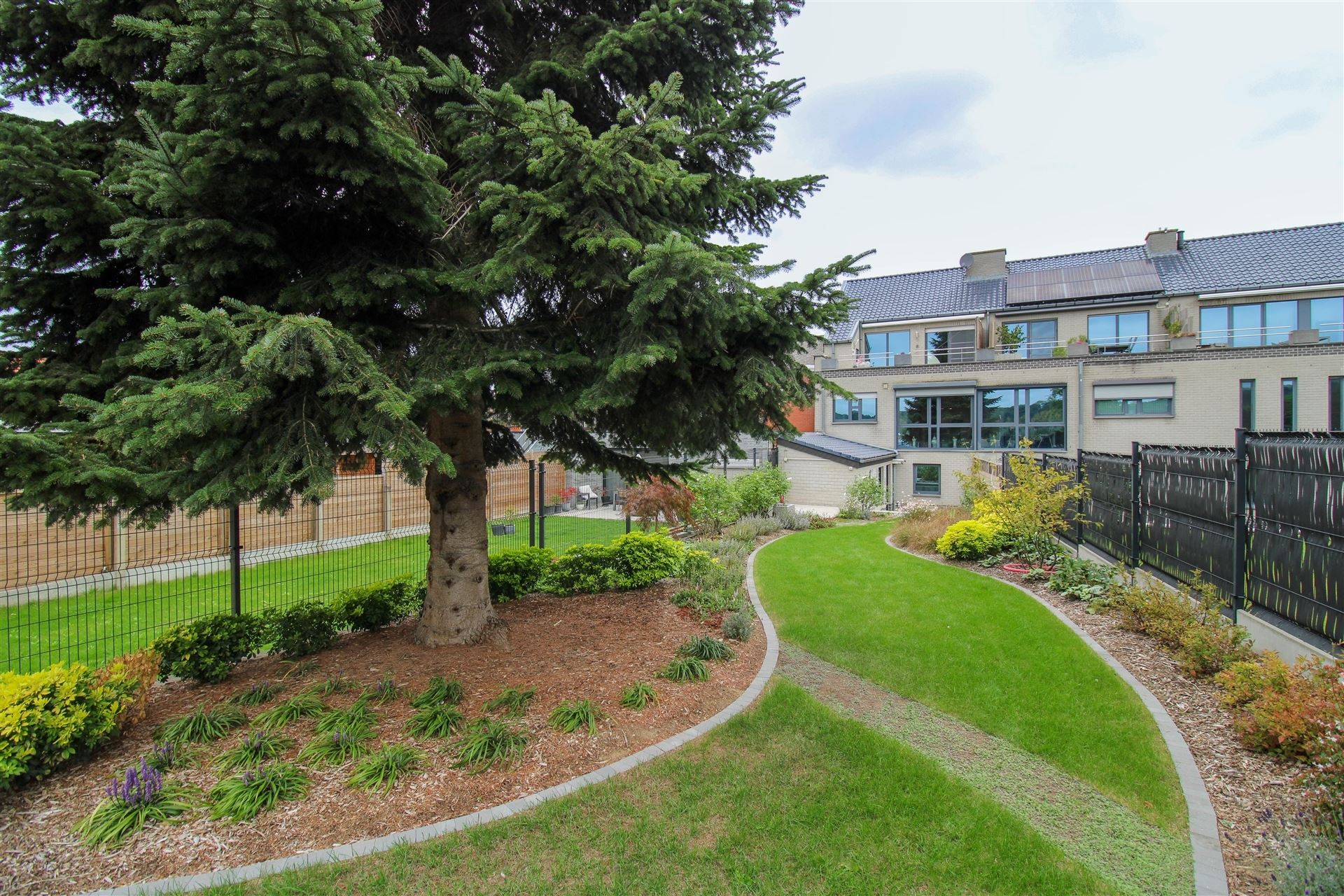 Grotestraat 332/2 – genieten van comfort, sauna, ruime inpandige garage, prachtig aangelegde tuin en een uniek uitzicht over de Maas! foto 25