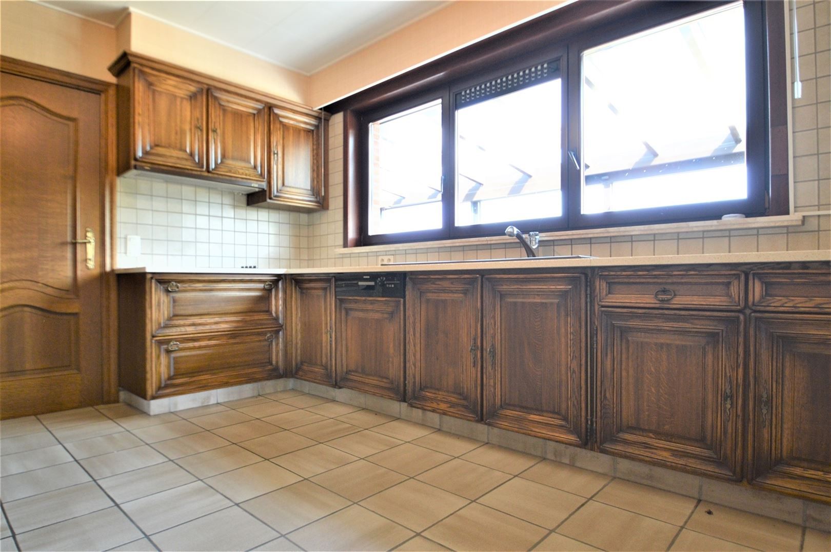 Zeer rustig gelegen woning type open bebouwing met mooie tuin foto 4