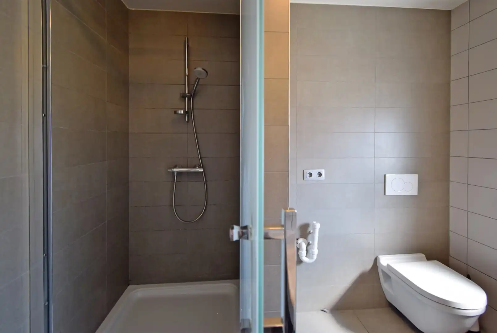 TWEE SLAAPKAMER APPARTEMENT MET GARAGE EN AUTOSTAANPLAATS CENTRUM RUMBEKE foto 5