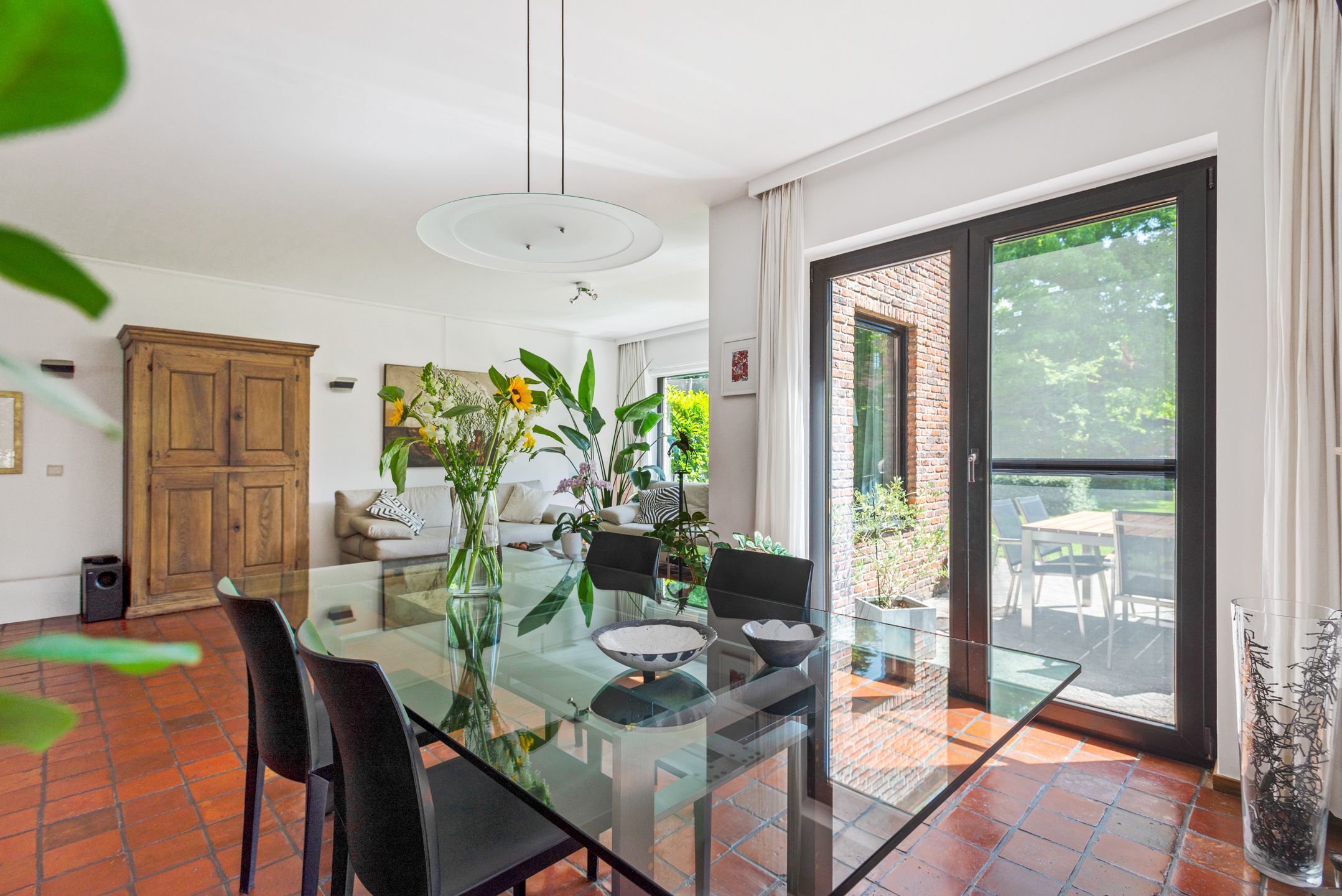 Ruime halfopen woning met schitterende tuin! foto 6