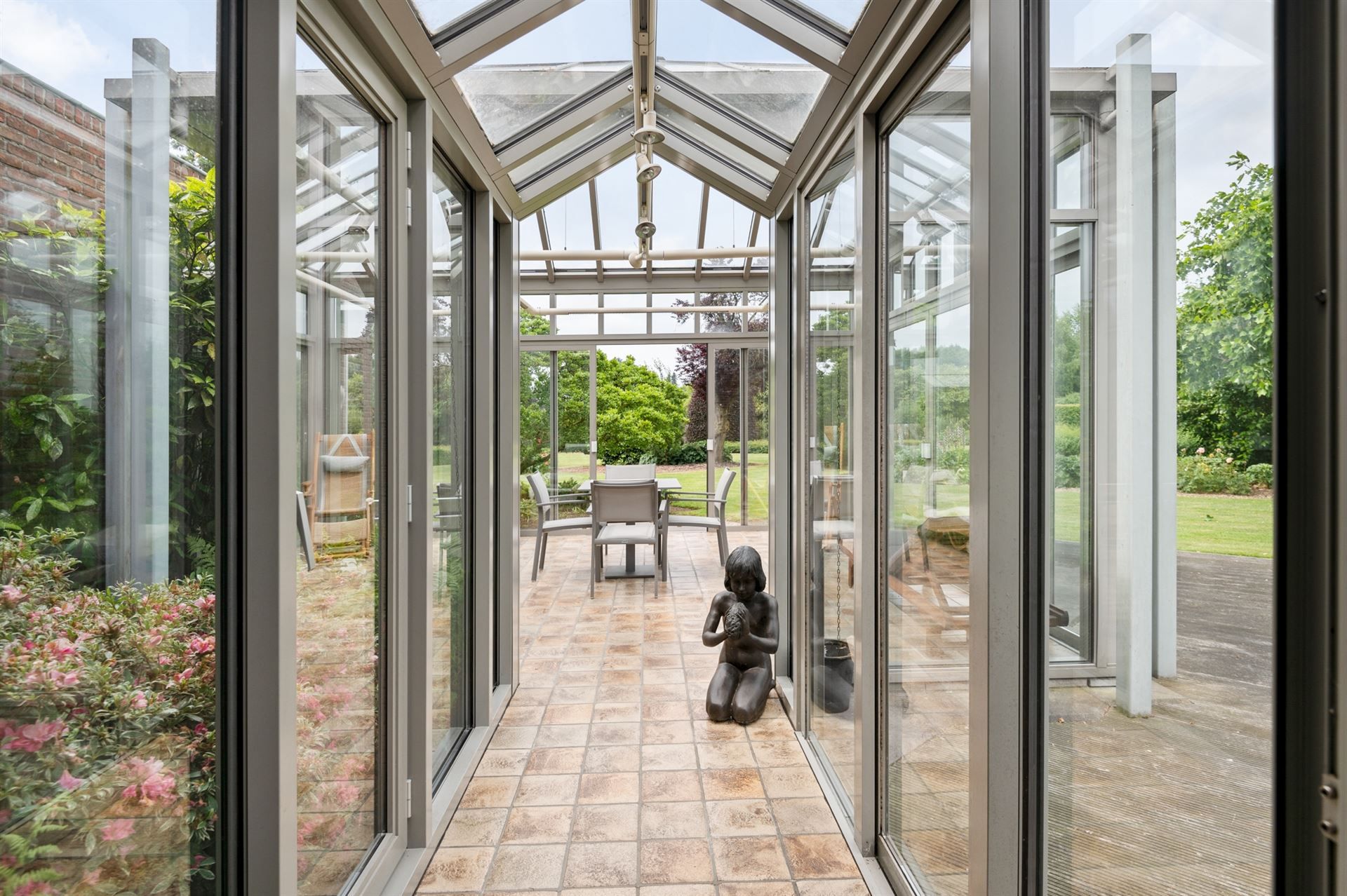 PRACHTIGE VILLA TE KOOP IN EEN OASE VAN GROEN foto 15