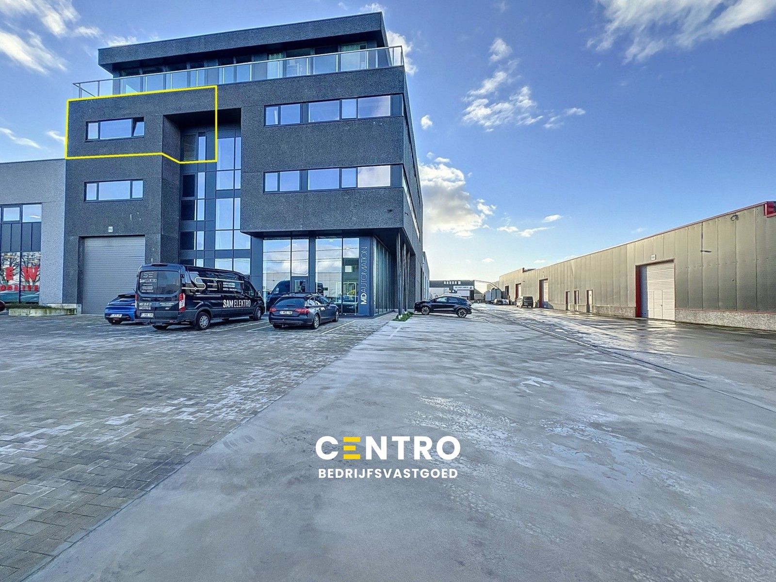 Laatste ENERGIEZUINIGE kantoorruimte (± 210 m²) TE HUUR op zichtlocatie te Vichte. Laadpalen, warmtepompen etc. foto {{pictureIndex}}