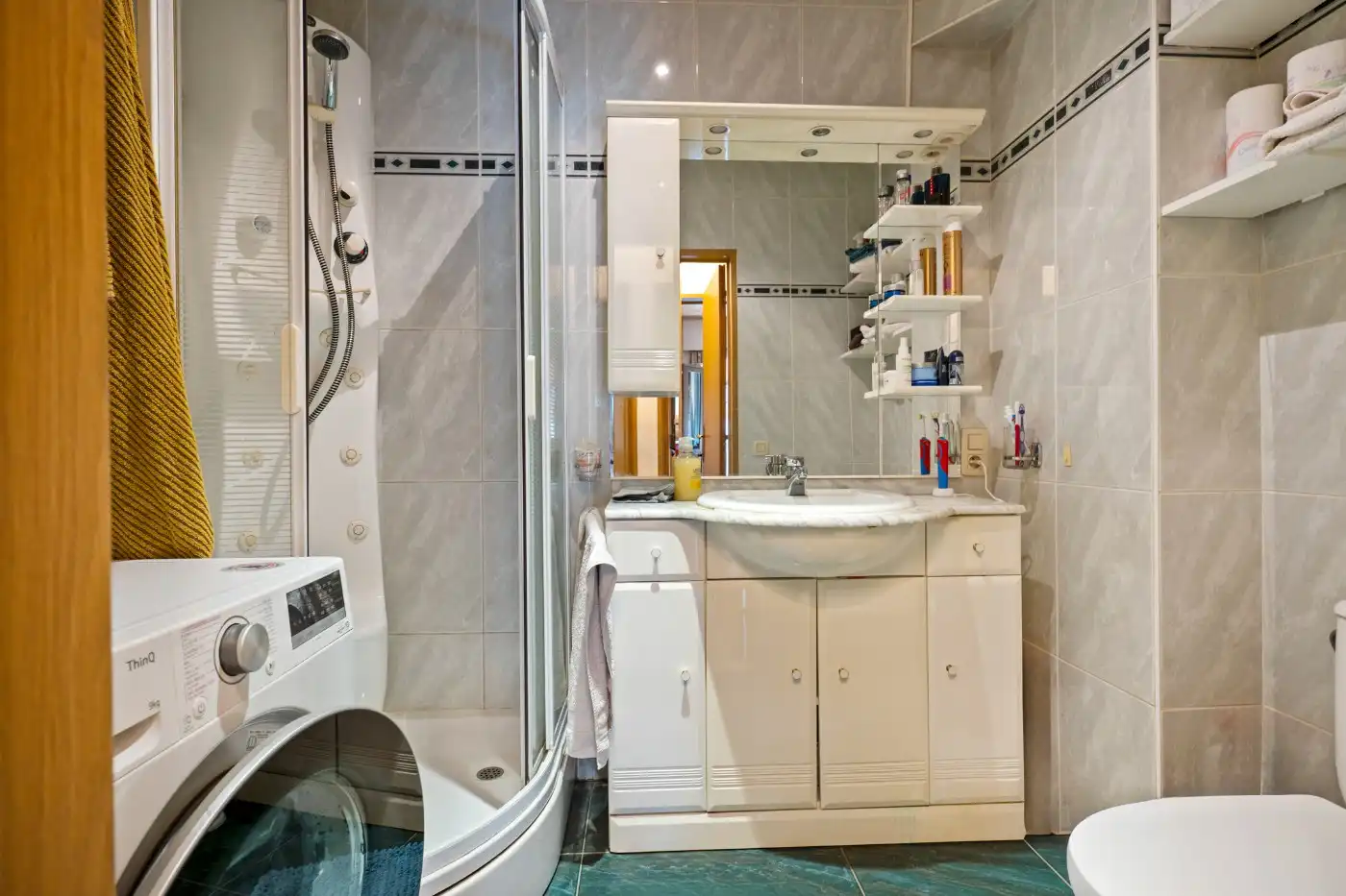 Gelijkvloers appartement met 2 slpk., veranda, verhard tuintje en garage foto 10