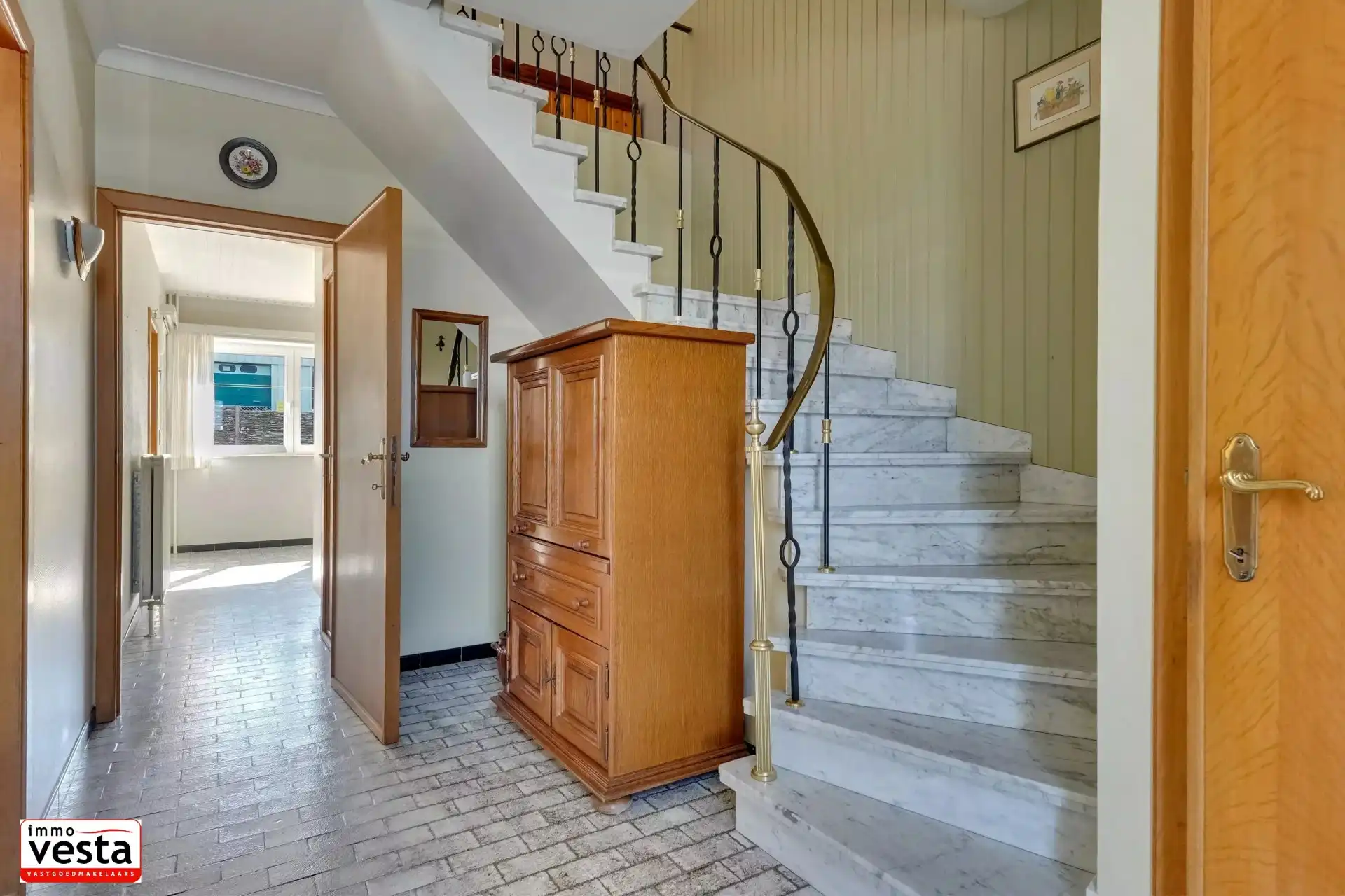 Ruime gezinswoning met 4 slaapkamers foto 4