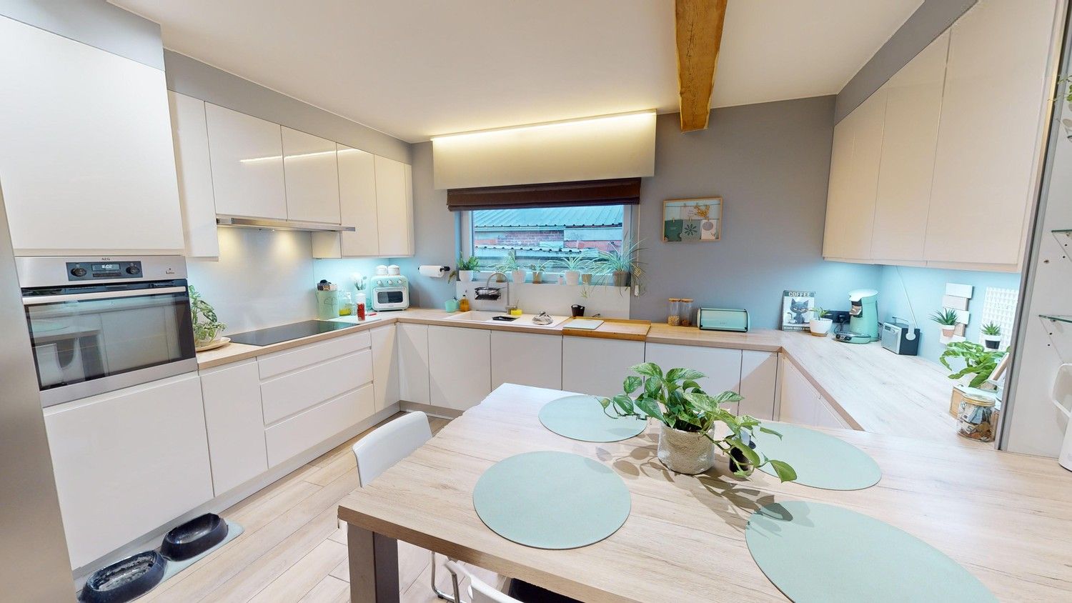 Te koop: Goed draaiende frituur mét gerenoveerde woning in het hart van Zingem foto {{pictureIndex}}