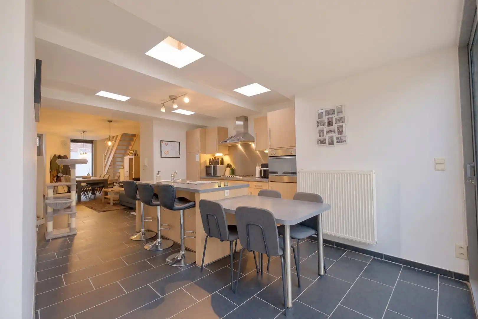 Roeselare - Woning met 2 slpks, ruime badkamer en terras! foto 5