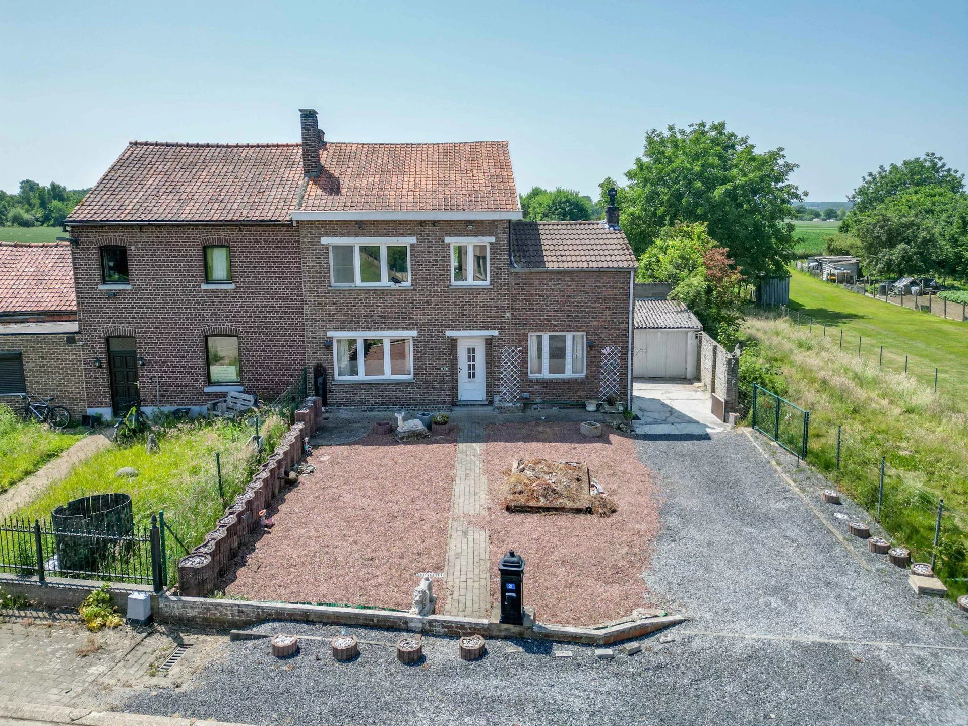 Halfopen woning foto {{pictureIndex}}