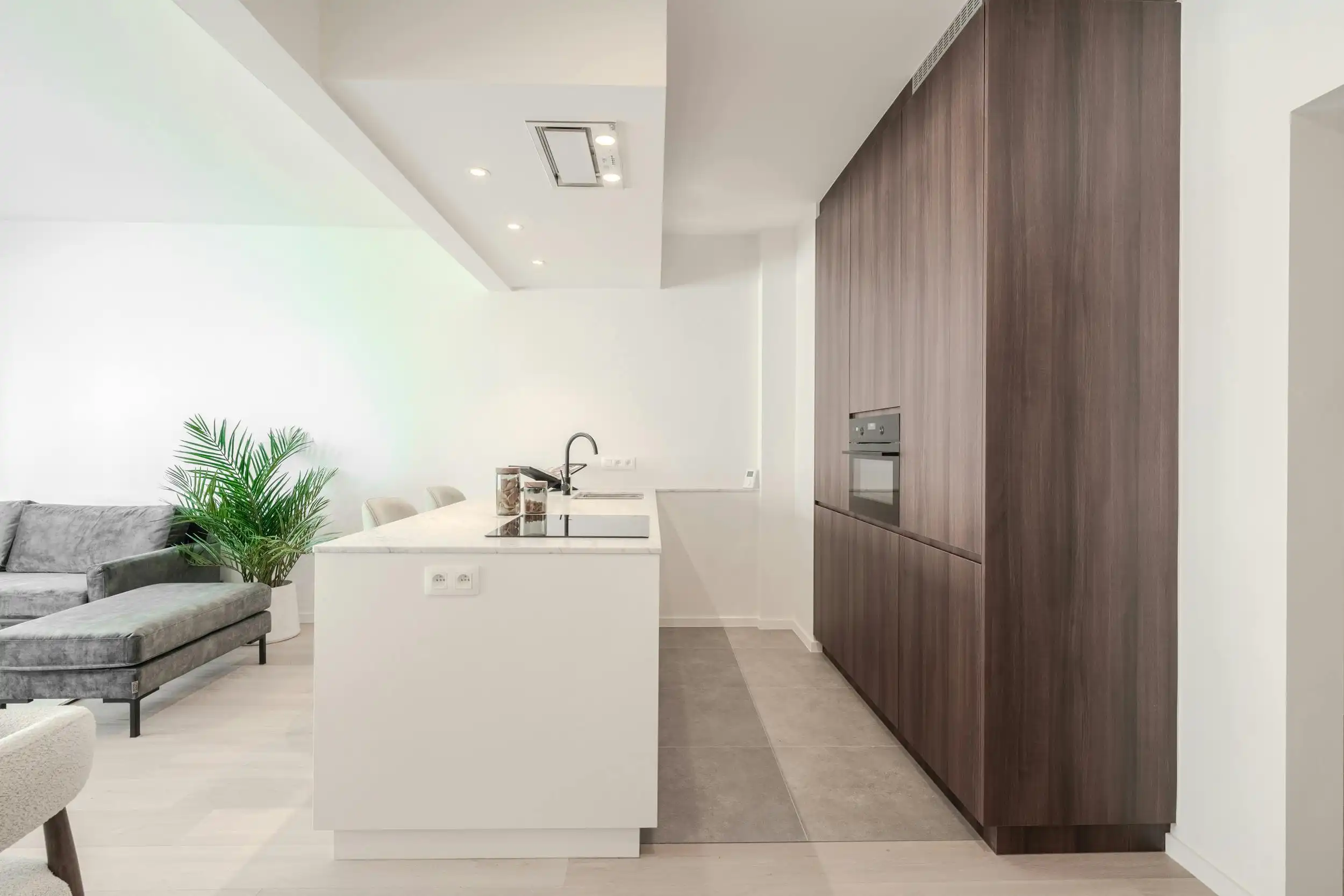 Gerenoveerd appartement te koop met zijdelings zeezicht! foto 7