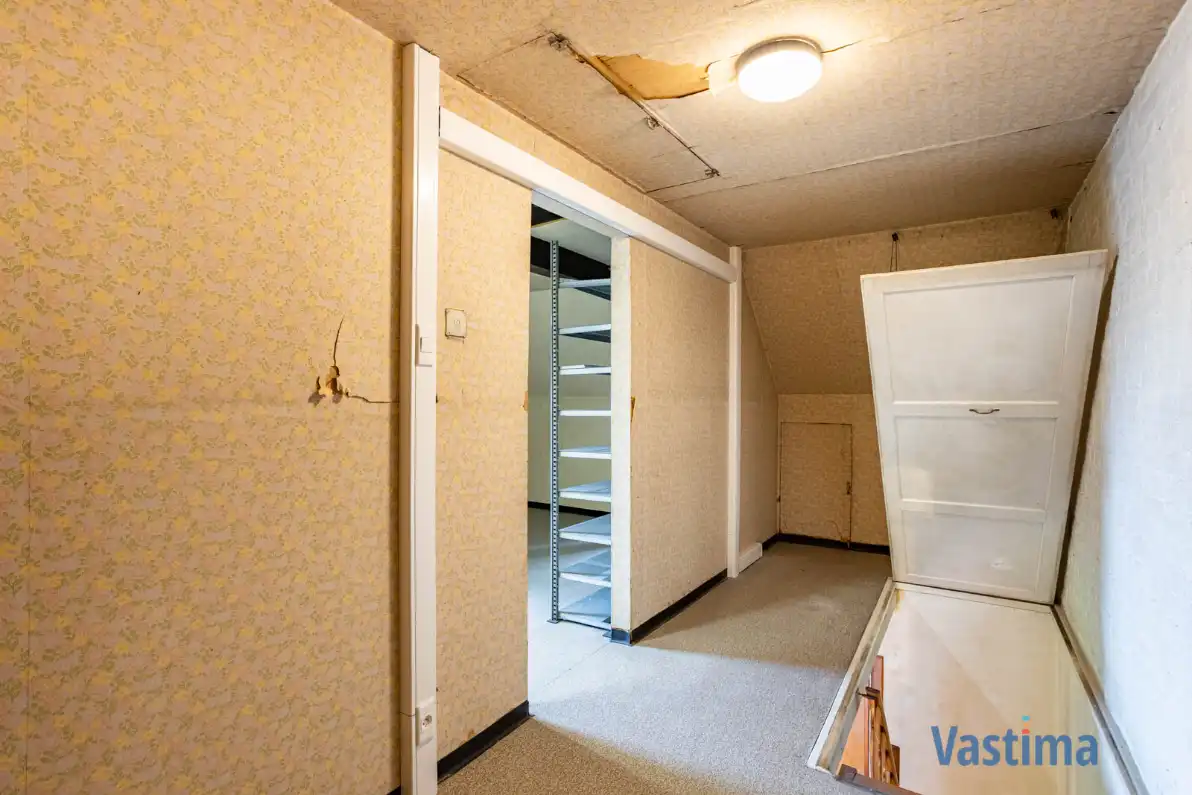 Op te frissen gezinswoning met 3 slaapkamers, garage en tuin foto 18