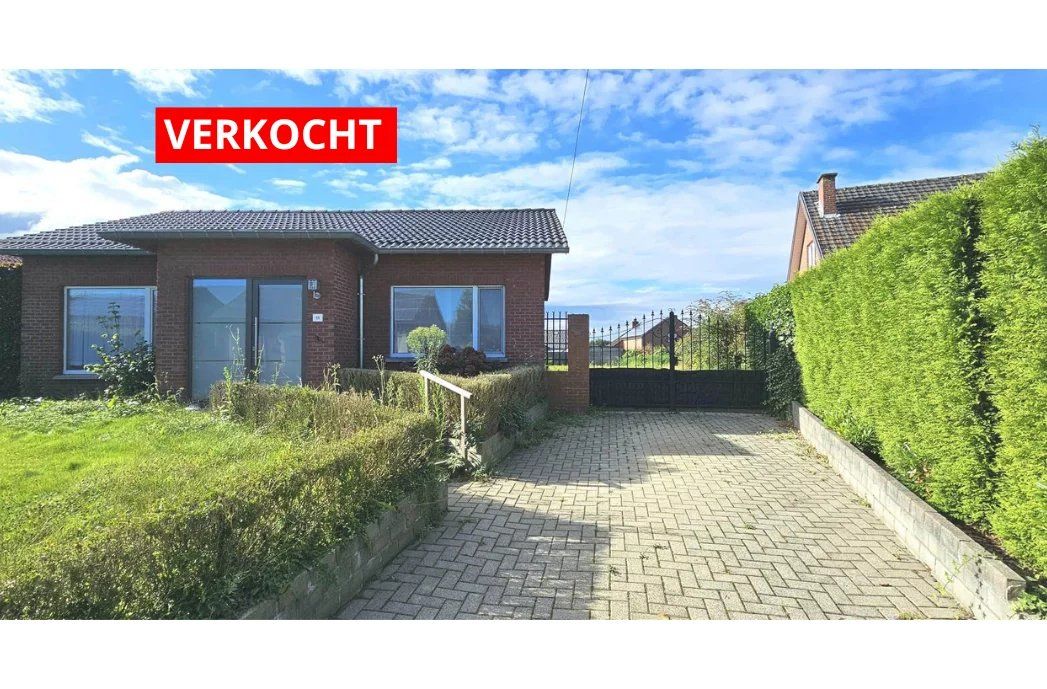 Charmante gelijkvloerse woning in een rustige residentiële omgeving. foto {{pictureIndex}}