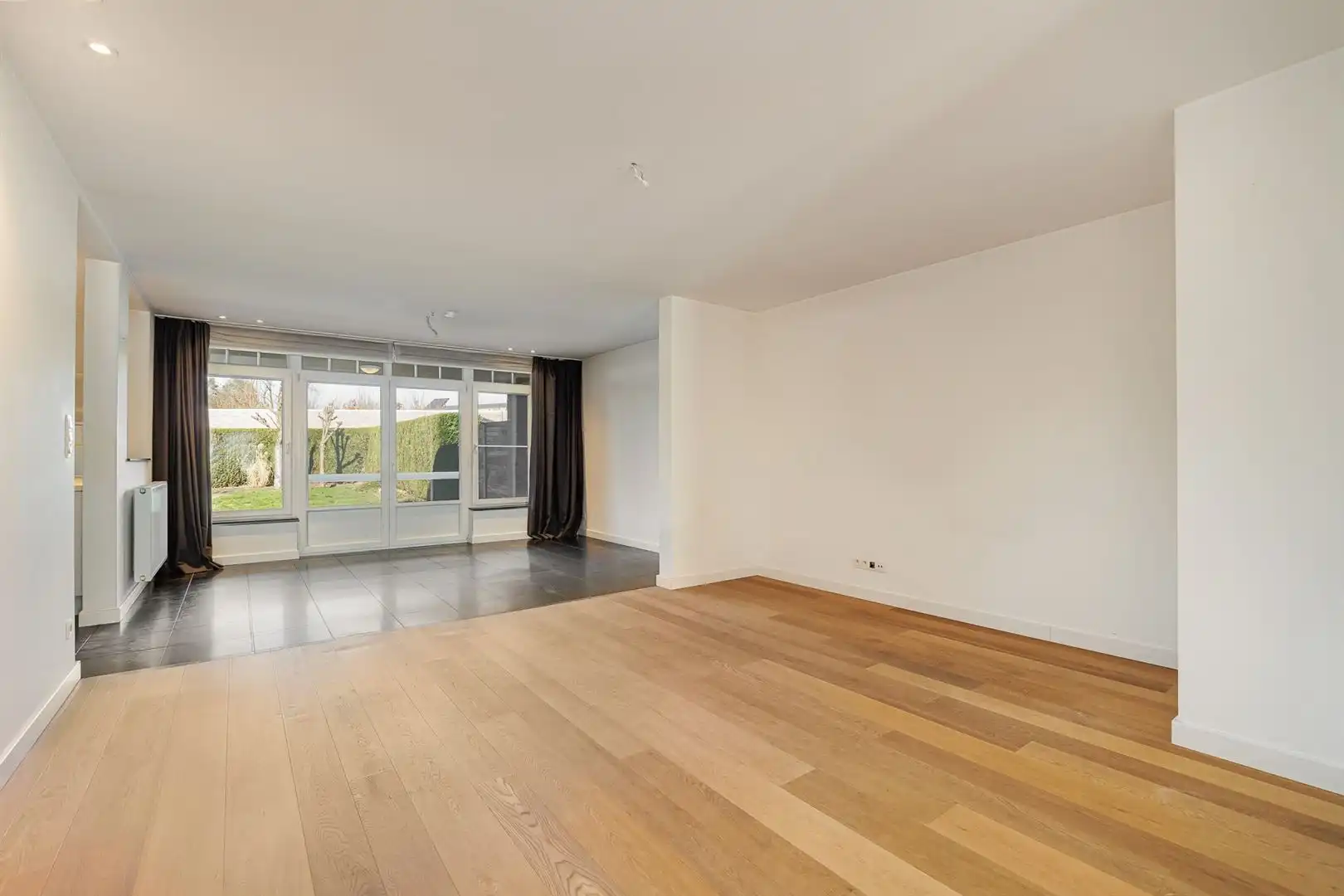 Gelijkvloers appartement met 2 slaapkamers en garage! foto 3