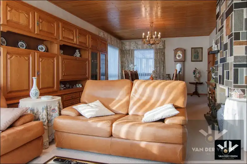 SPLIT-LEVEL WONING OP PERCEEL VAN 07a80ca ZEER GOEDE BEREIKBAARHEID foto 4