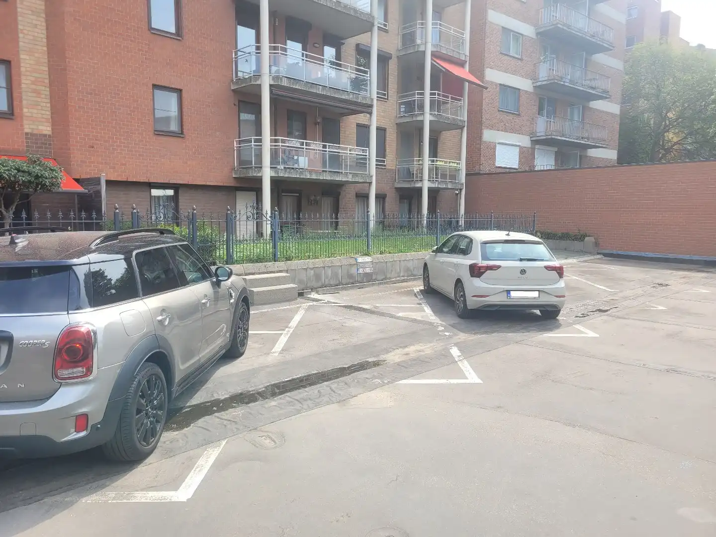 Afgesloten buitenparking nabij centrum Leuven foto 3